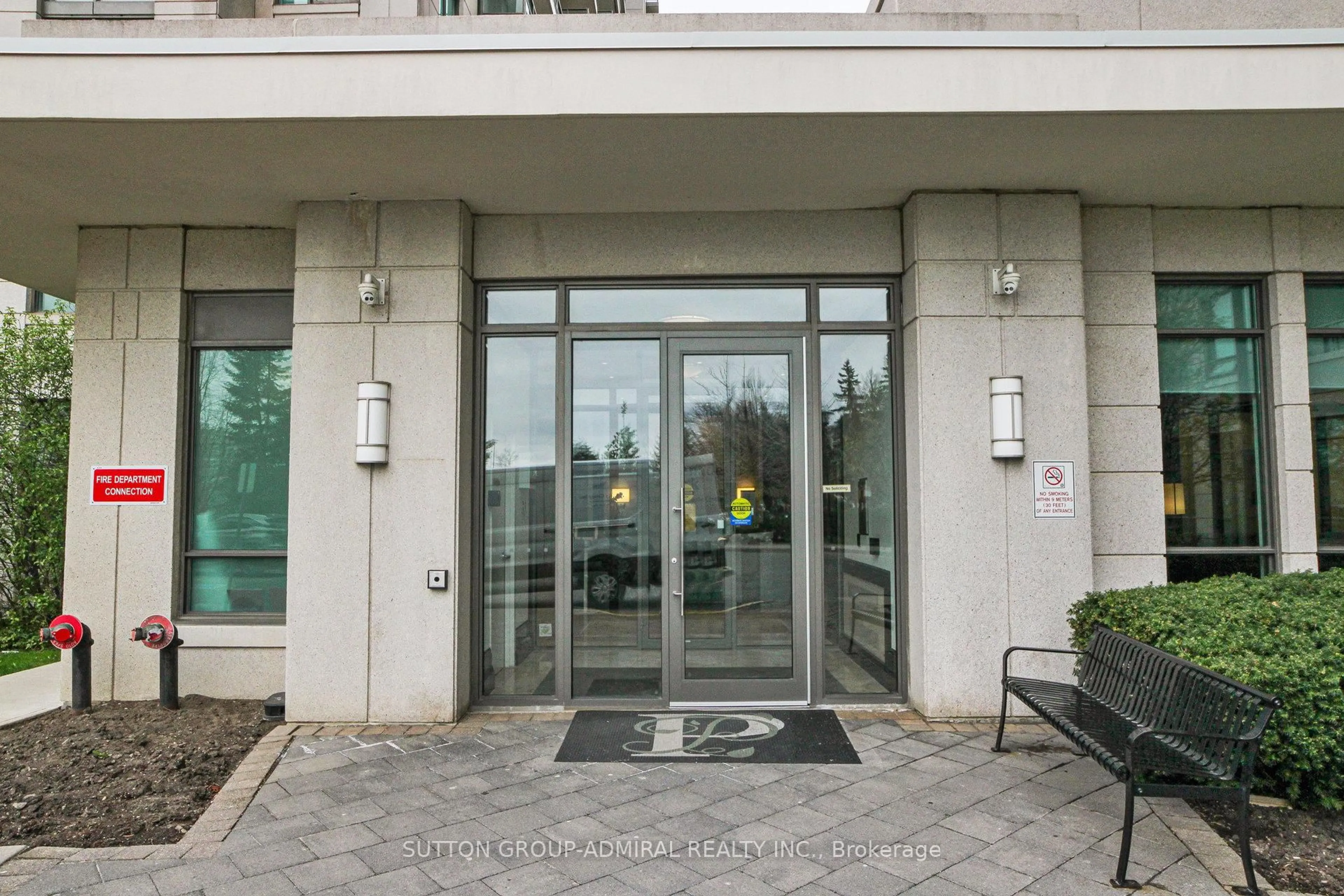 Indoor foyer for 100 Promenade Circ #1604, Vaughan Ontario L4J 7W7