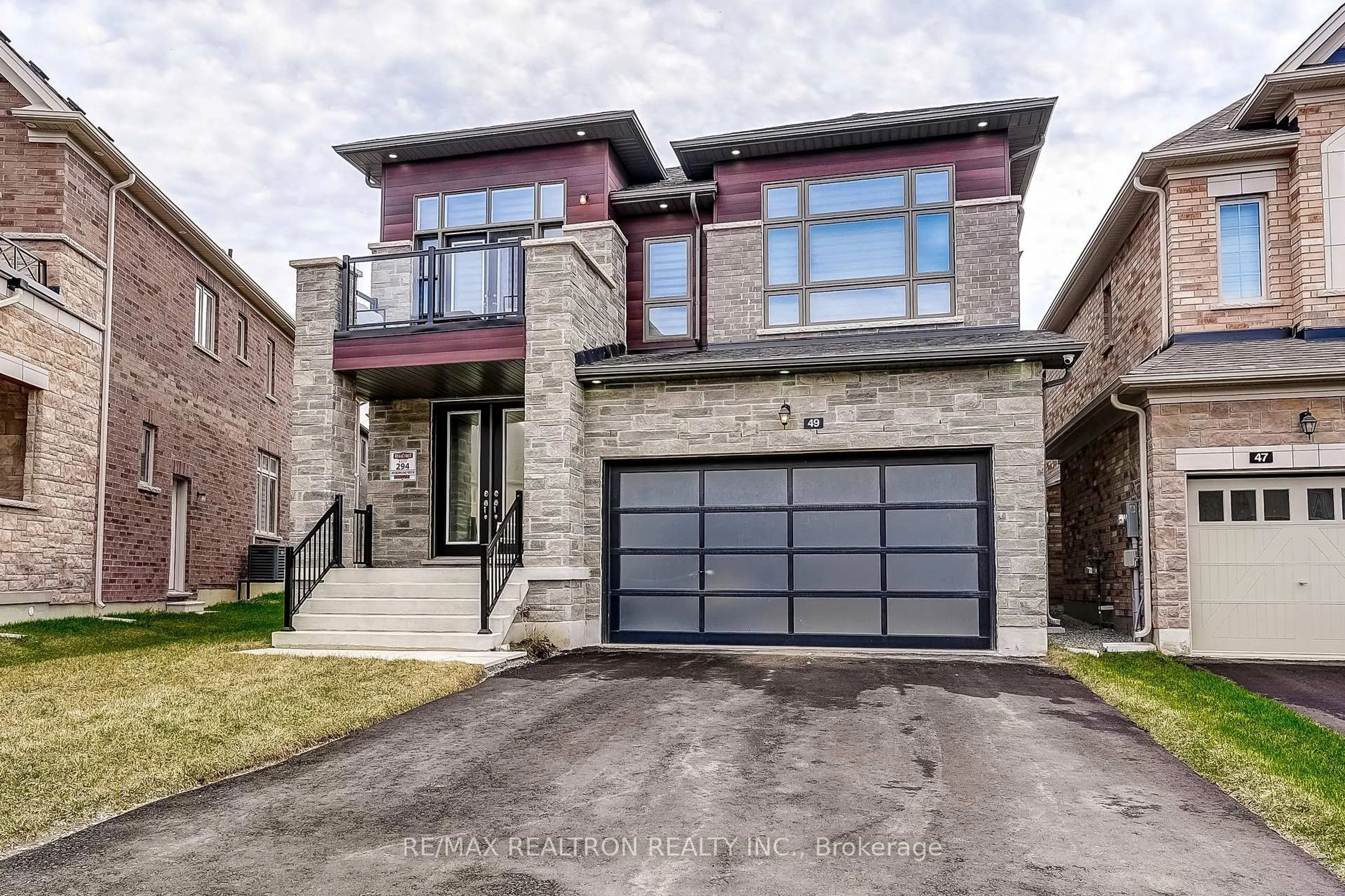 Home with brick exterior material, street for 49 Bowline Vista N/A, East Gwillimbury Ontario L9N 0W2