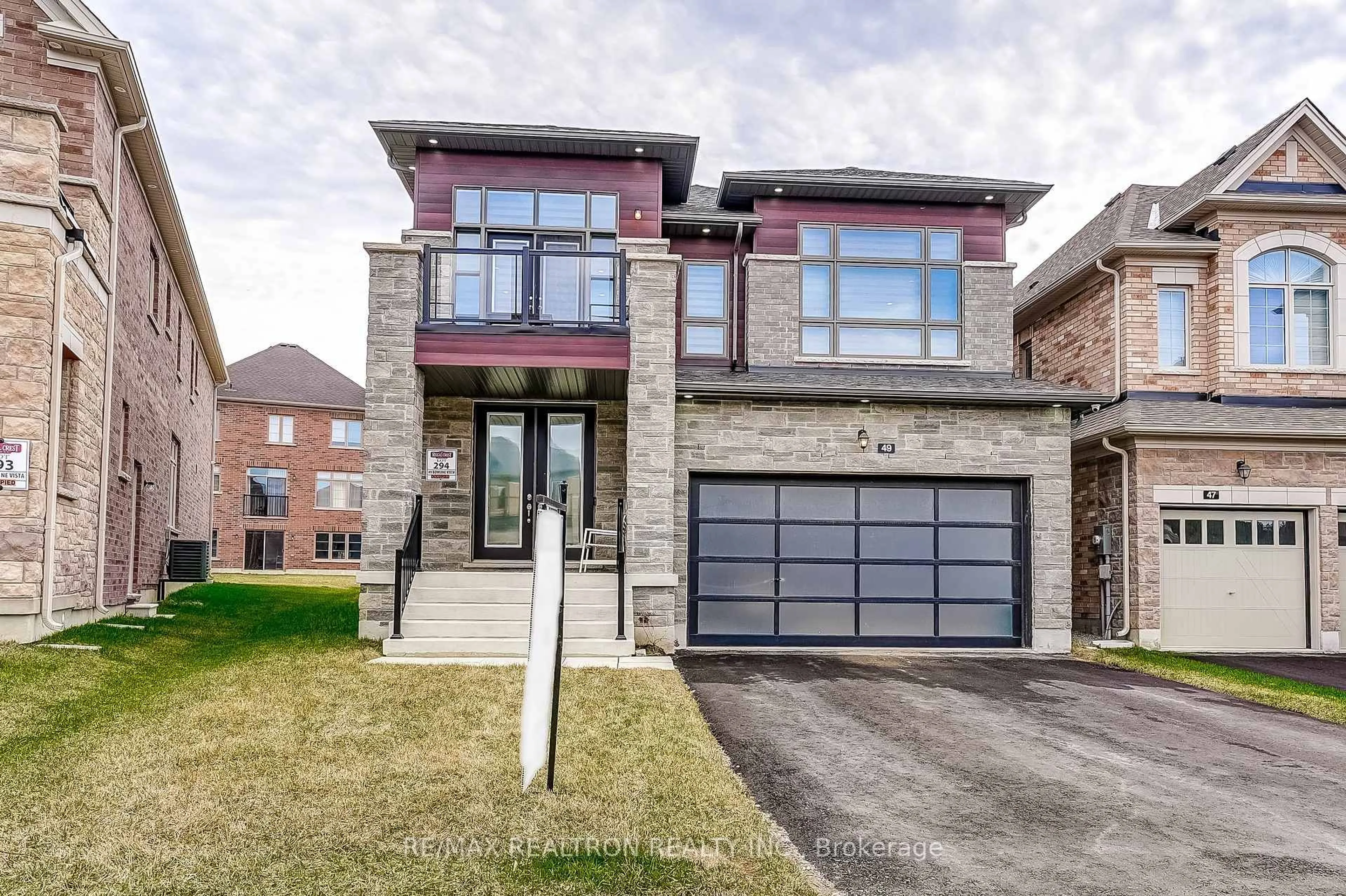 Home with brick exterior material, street for 49 Bowline Vista N/A, East Gwillimbury Ontario L9N 0W2