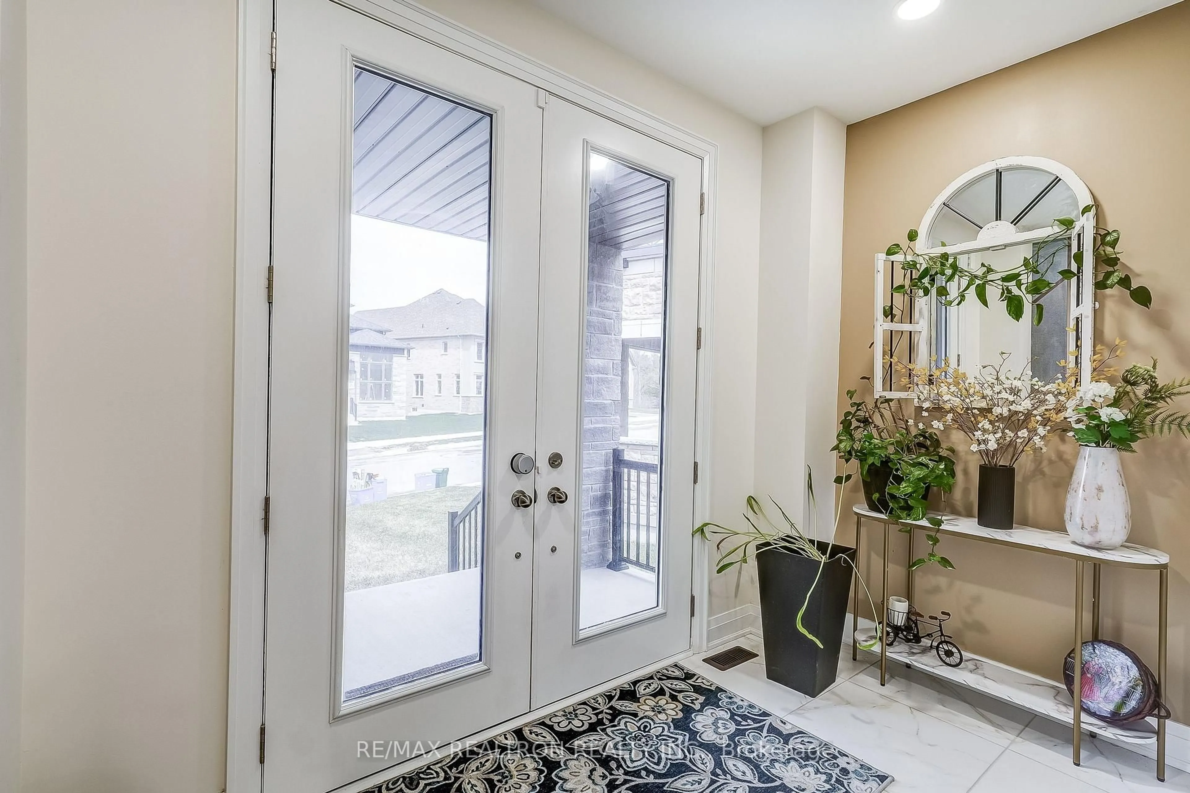 Indoor entryway for 49 Bowline Vista N/A, East Gwillimbury Ontario L9N 0W2