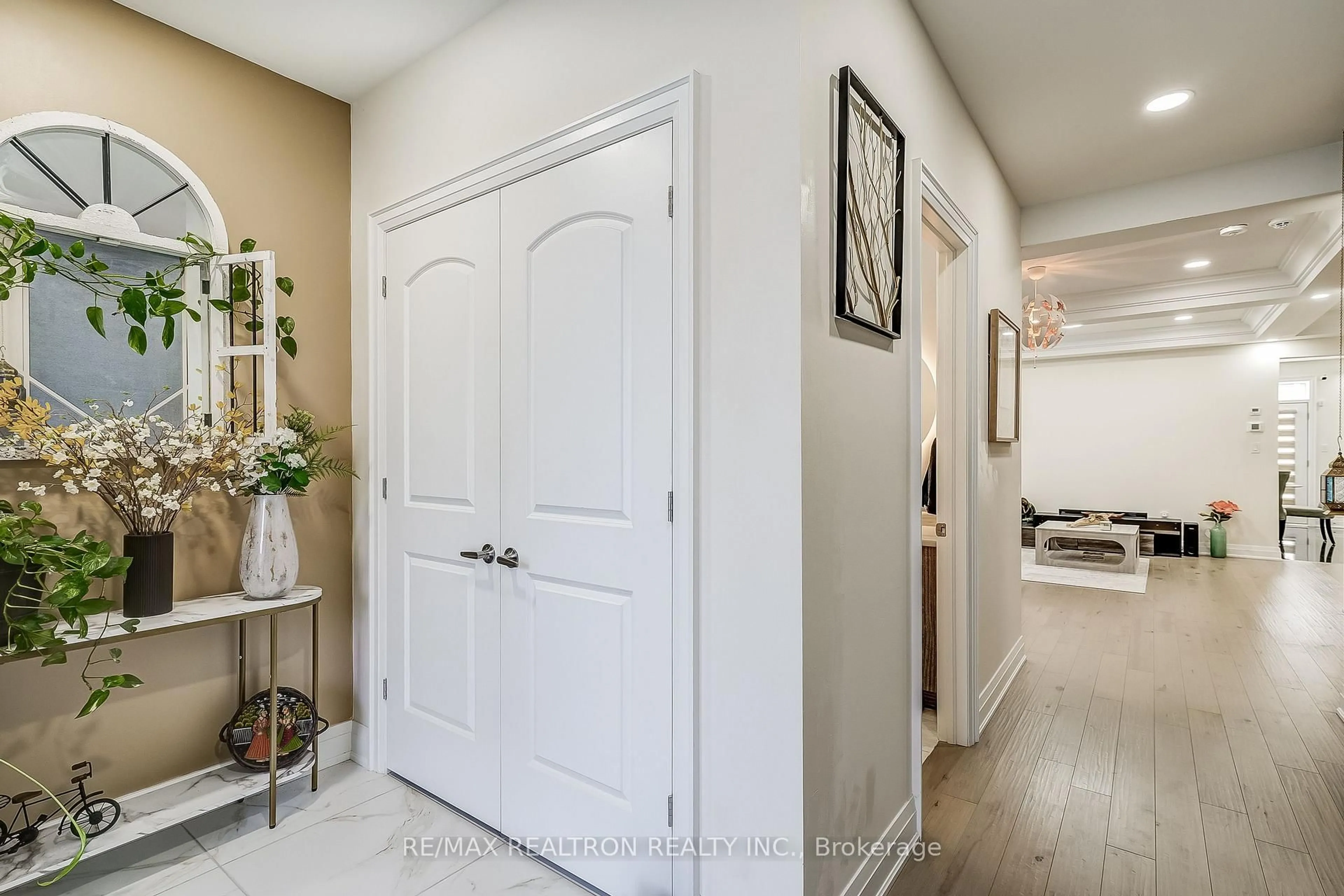 Indoor entryway for 49 Bowline Vista N/A, East Gwillimbury Ontario L9N 0W2