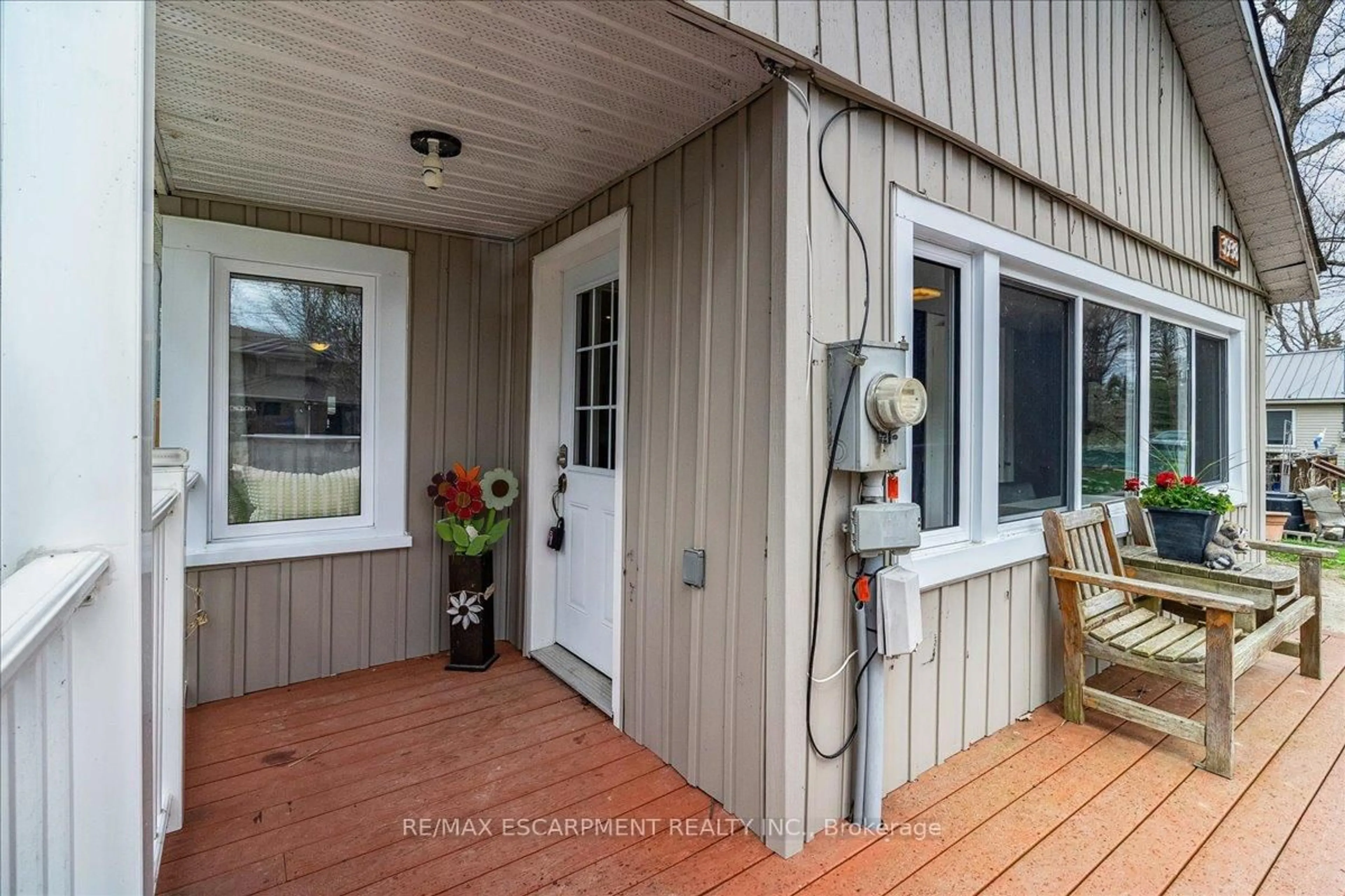 Indoor entryway for 3938 Algonquin Ave, Innisfil Ontario L9S 2M3
