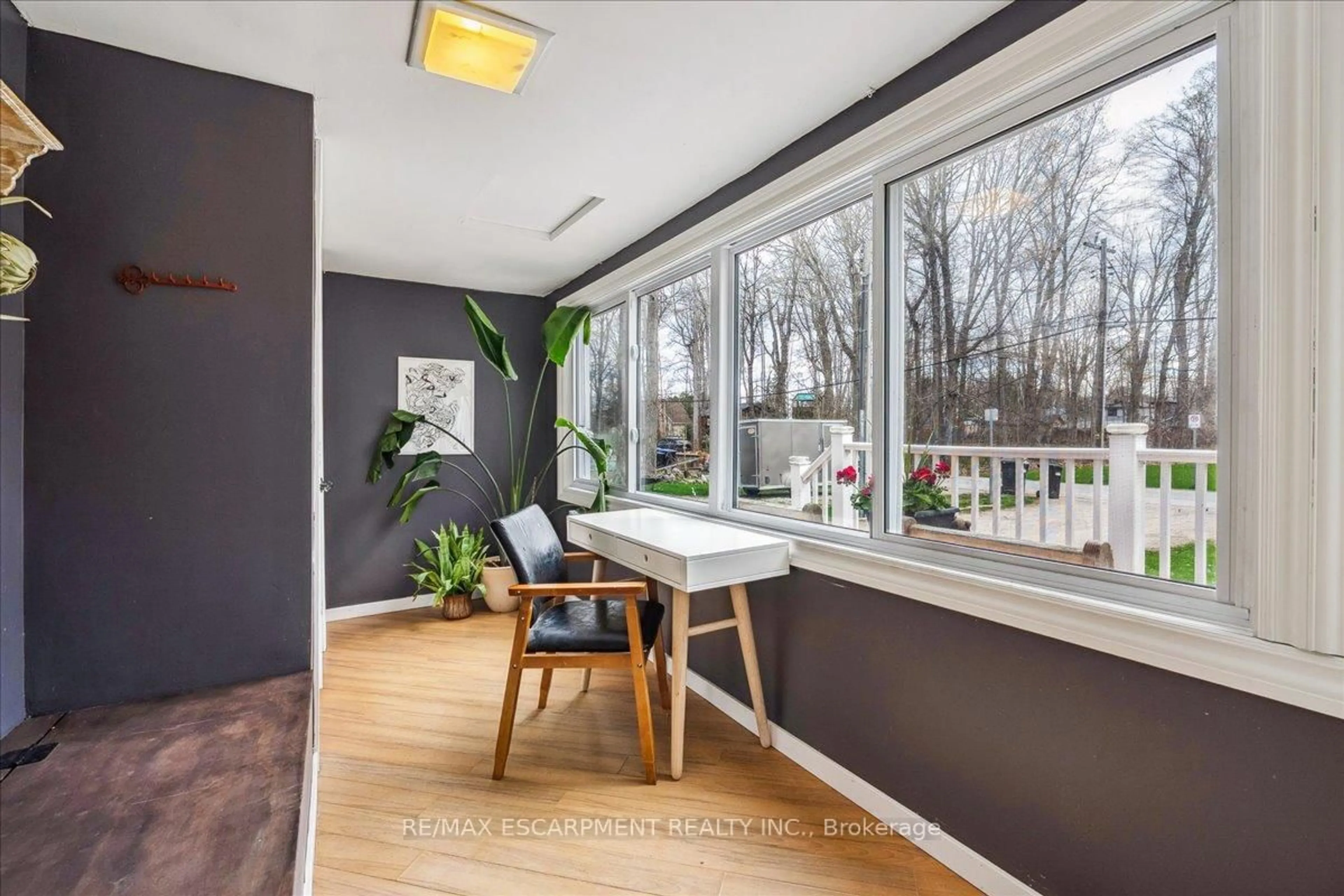 Indoor entryway for 3938 Algonquin Ave, Innisfil Ontario L9S 2M3