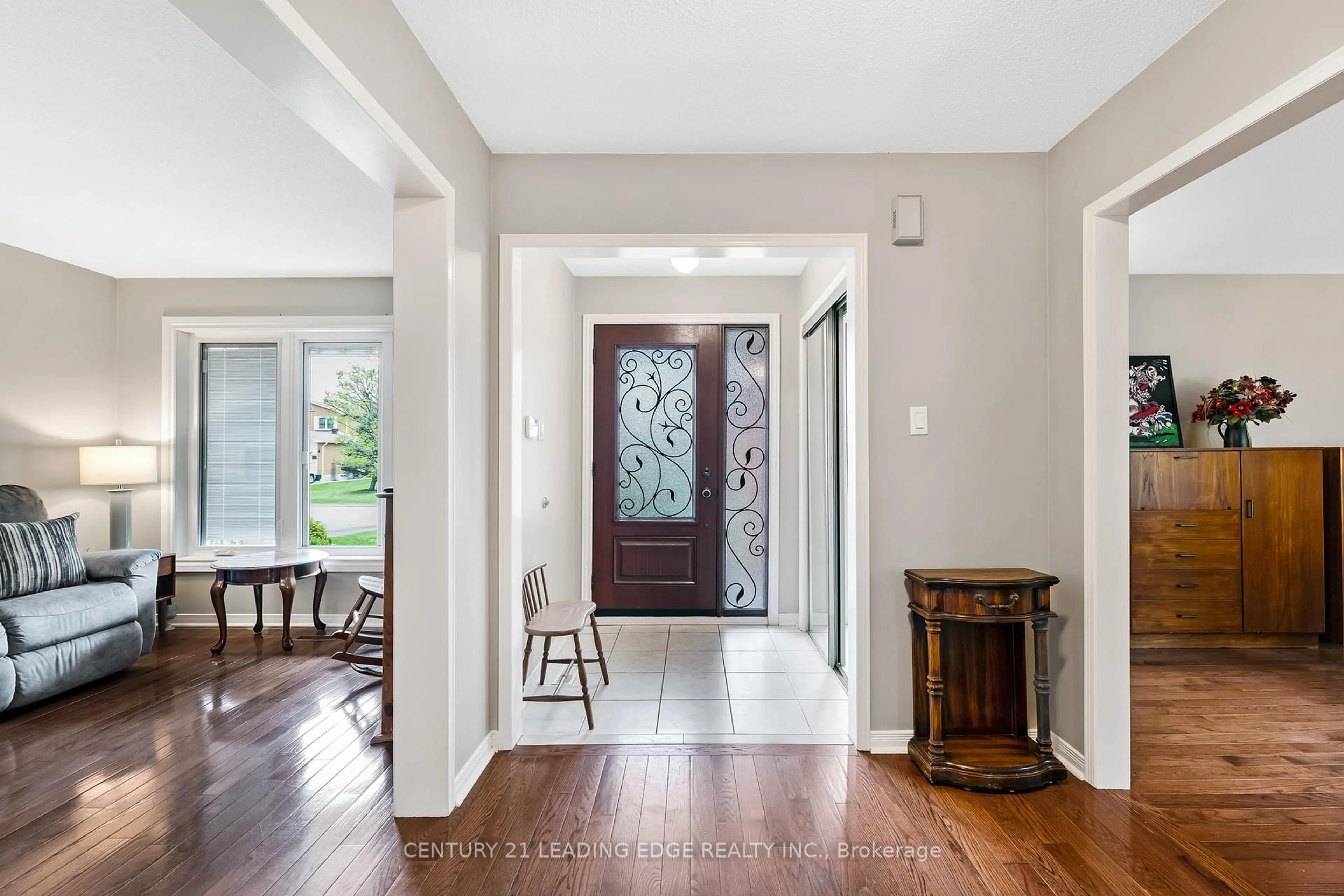 Indoor entryway for 18 Ironwood Cres, Whitchurch-Stouffville Ontario L4A 5S7