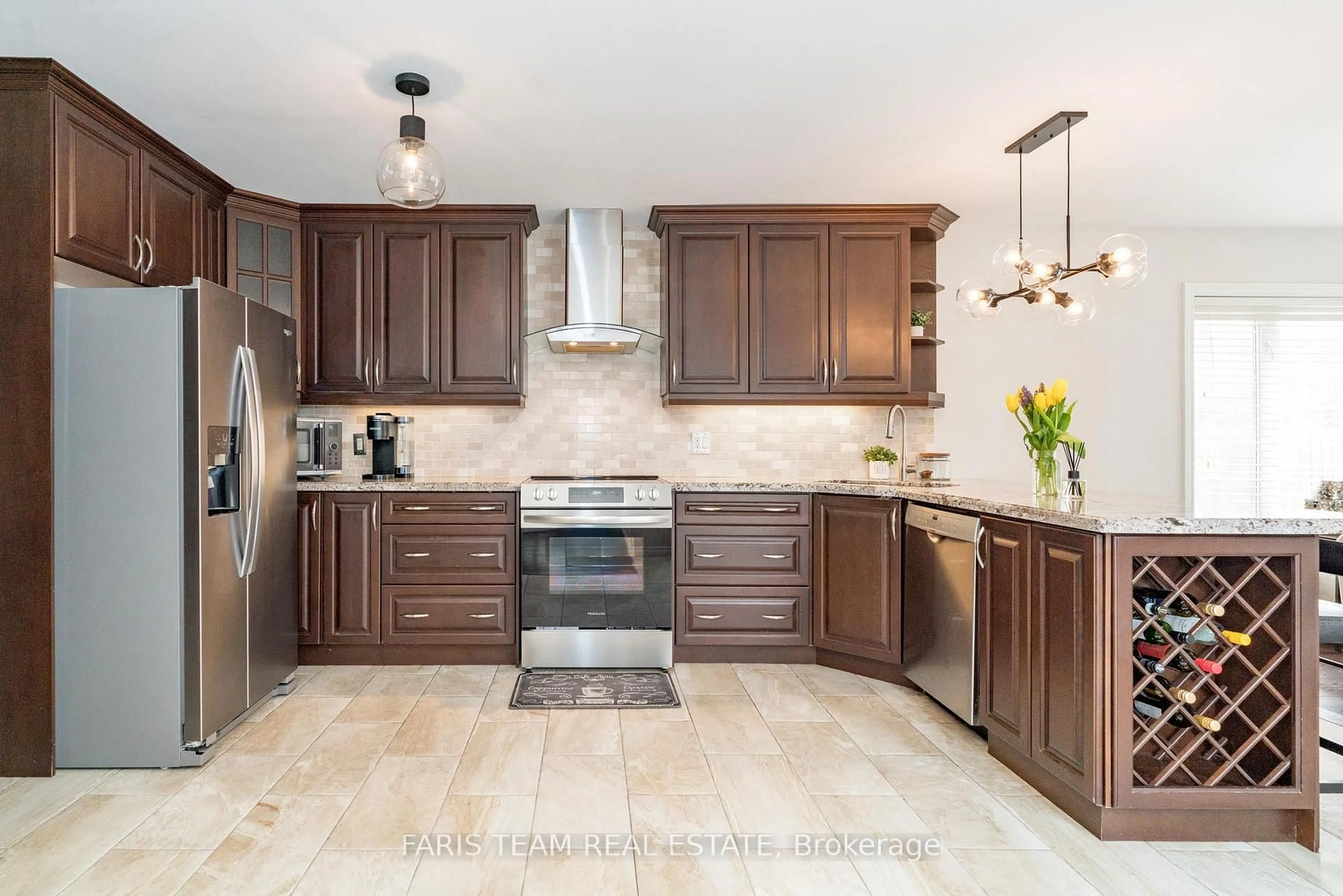 Contemporary kitchen, ceramic/tile floor for 21 Summerhill Rd, East Gwillimbury Ontario L9N 1C9
