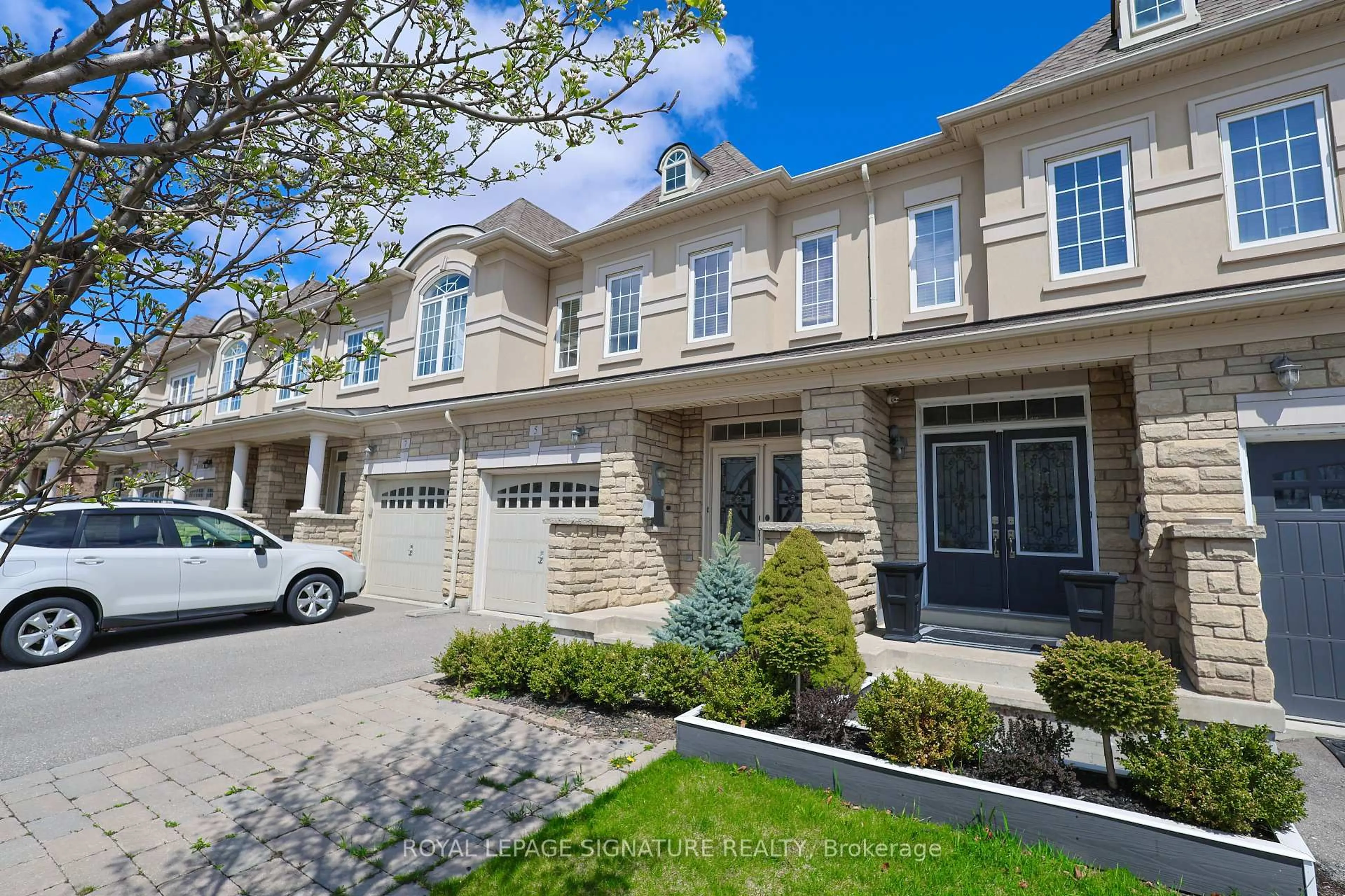 Home with brick exterior material, street for 5 Sedgewick Pl, Vaughan Ontario L4H 3L5