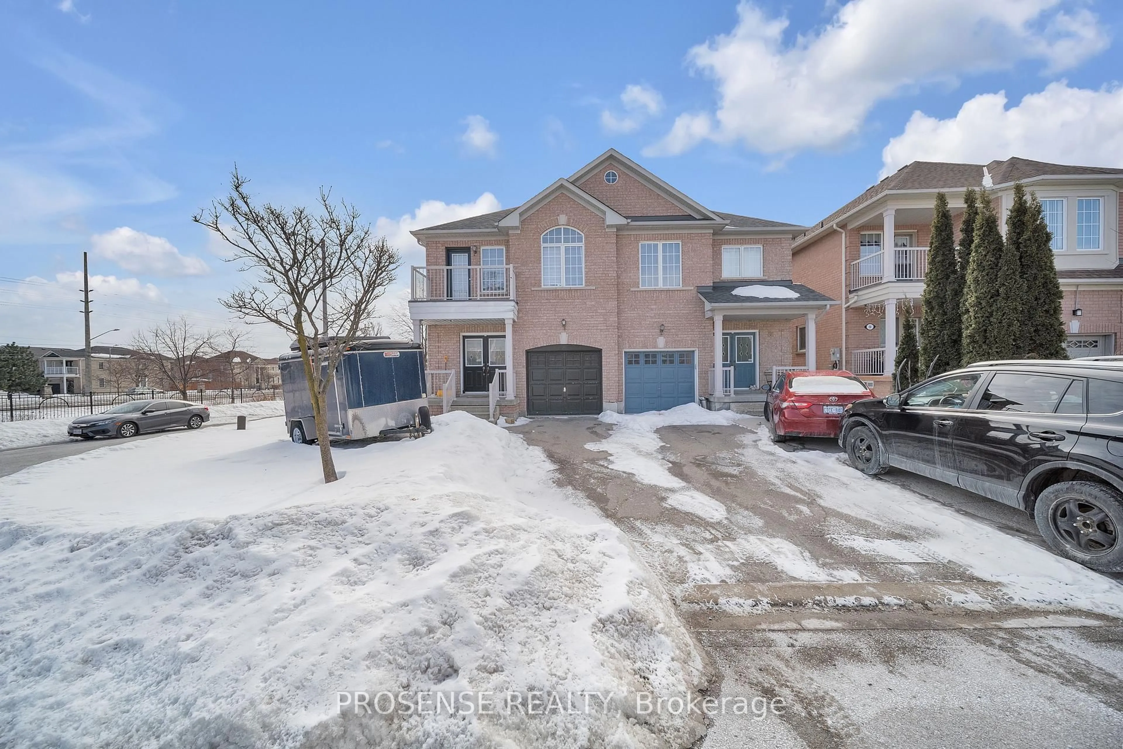A pic from outside/outdoor area/front of a property/back of a property/a pic from drone, street for 86 Andes Cres Cres, Vaughan Ontario L4H 3H3