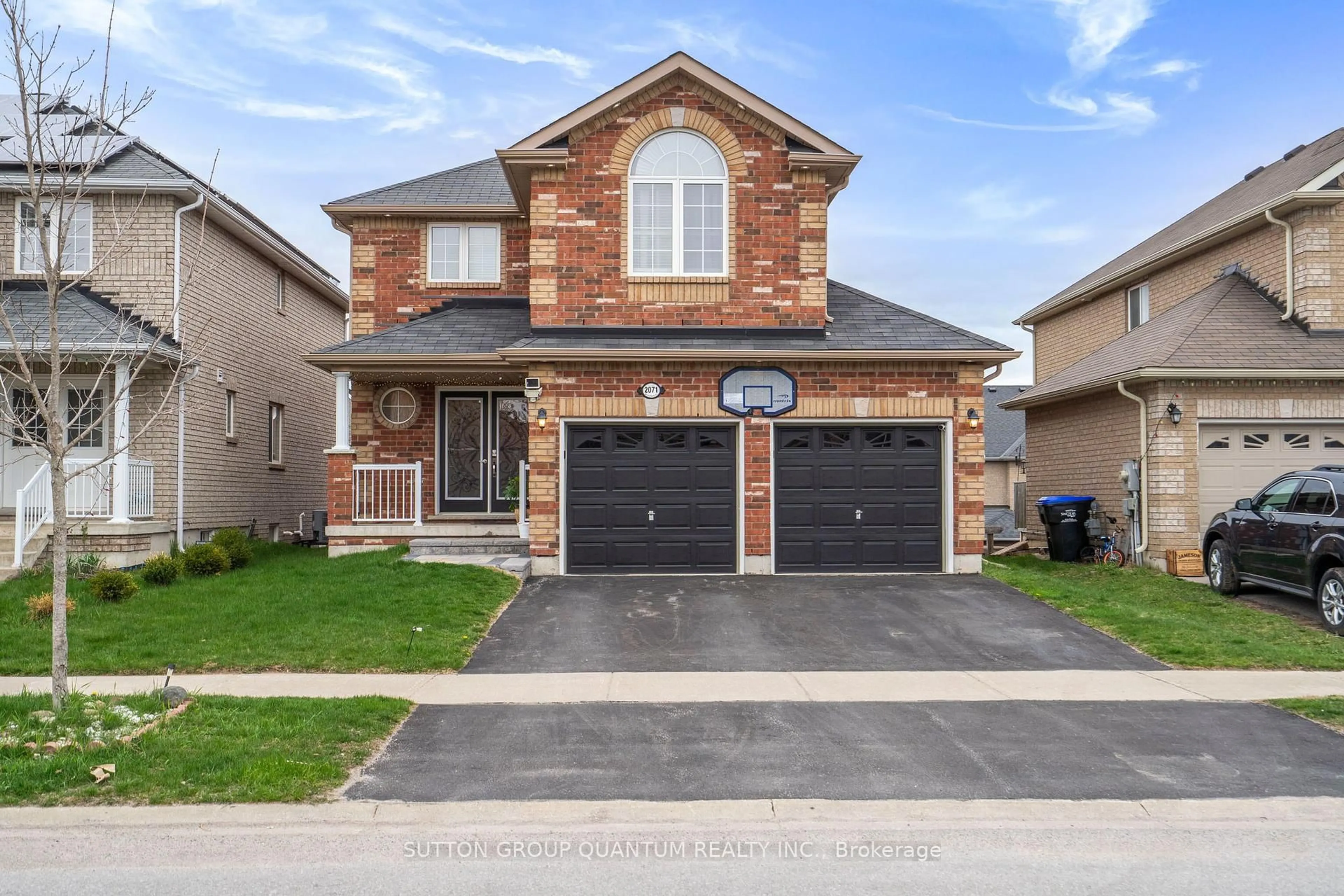 Home with brick exterior material, street for 2071 McFadden St, Innisfil Ontario L9S 0H6