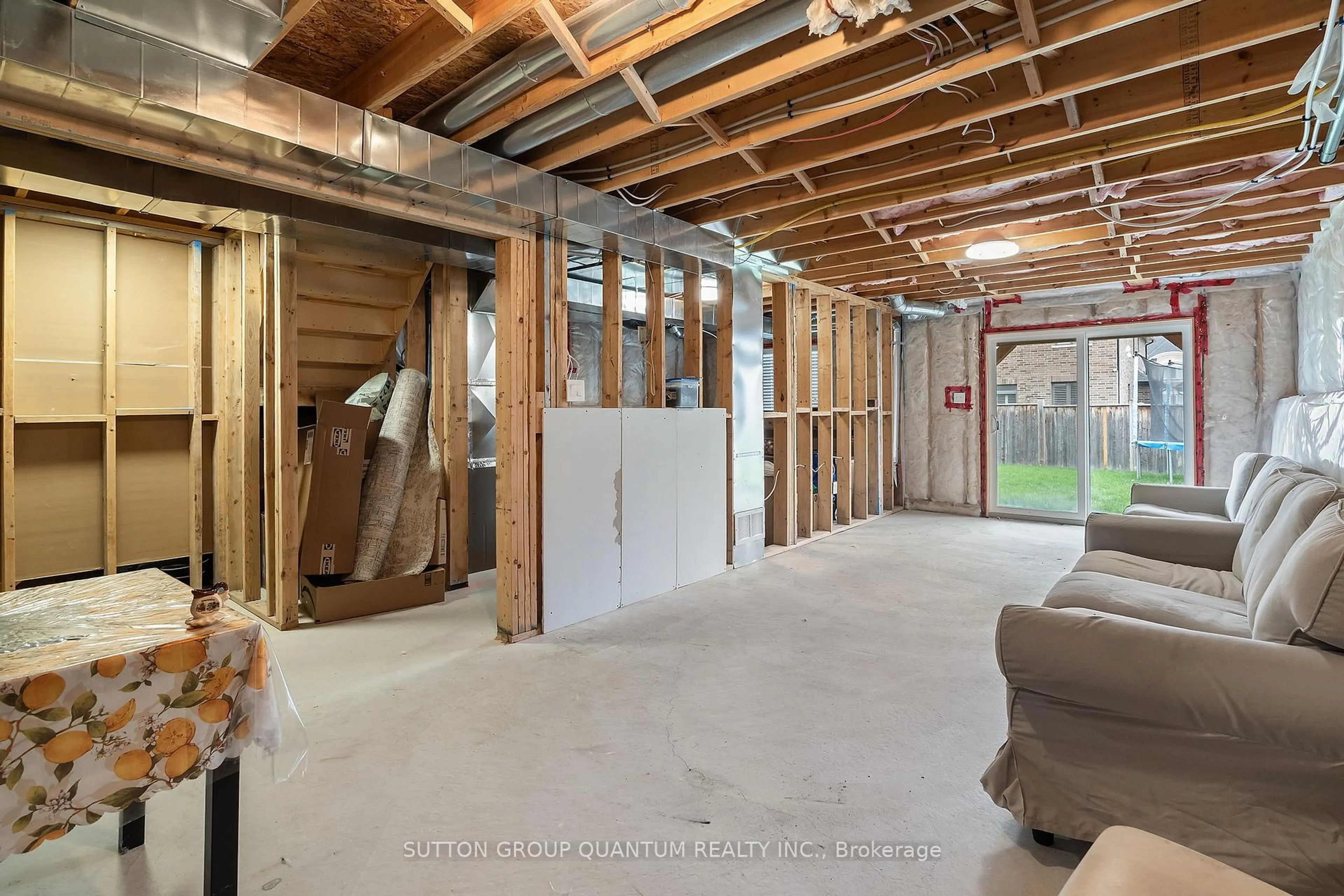 Unknown for 2071 McFadden St, Innisfil Ontario L9S 0H6