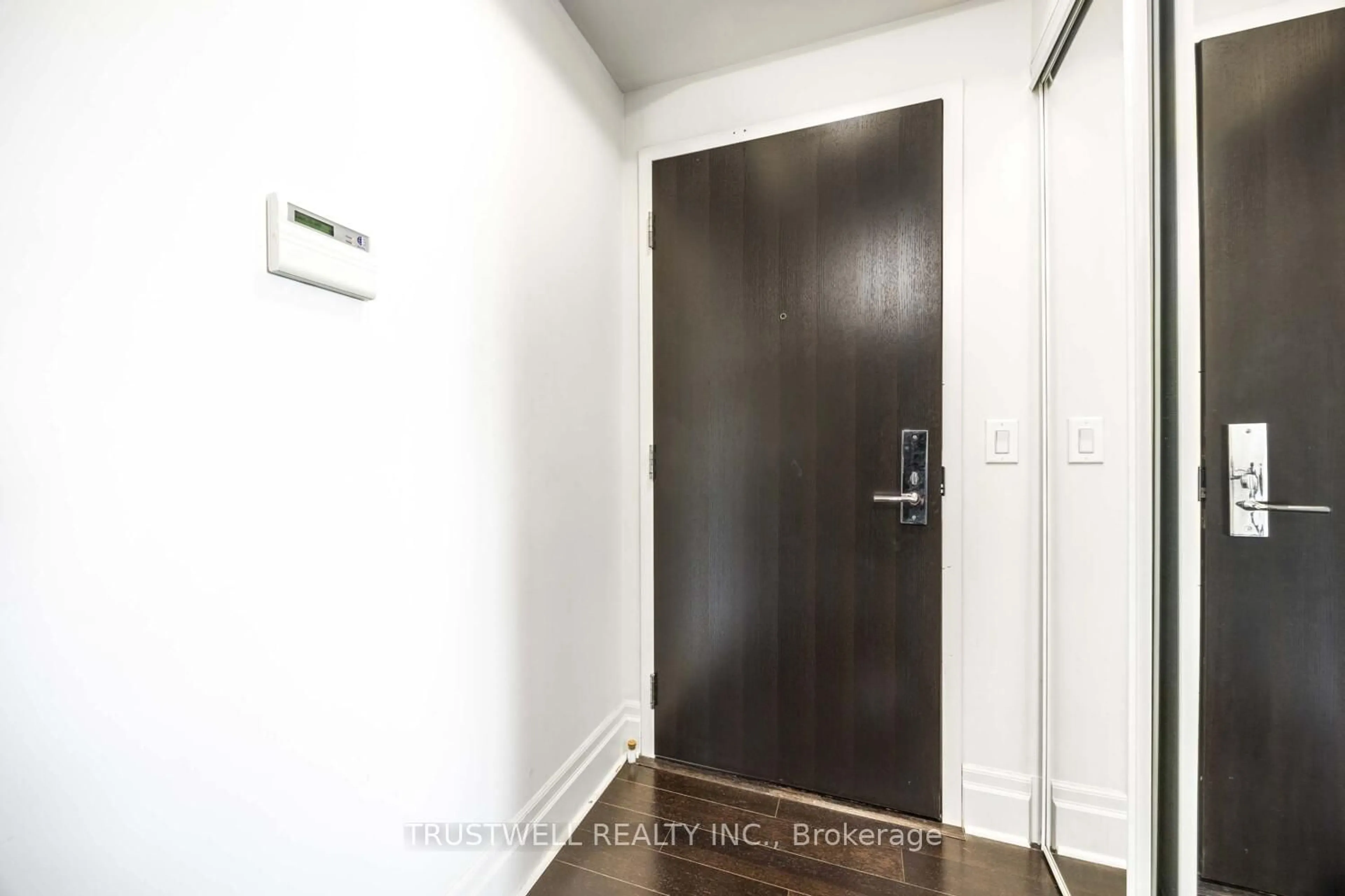 Indoor entryway for 151 Upper Duke Cres #1207, Markham Ontario L6G 0E1