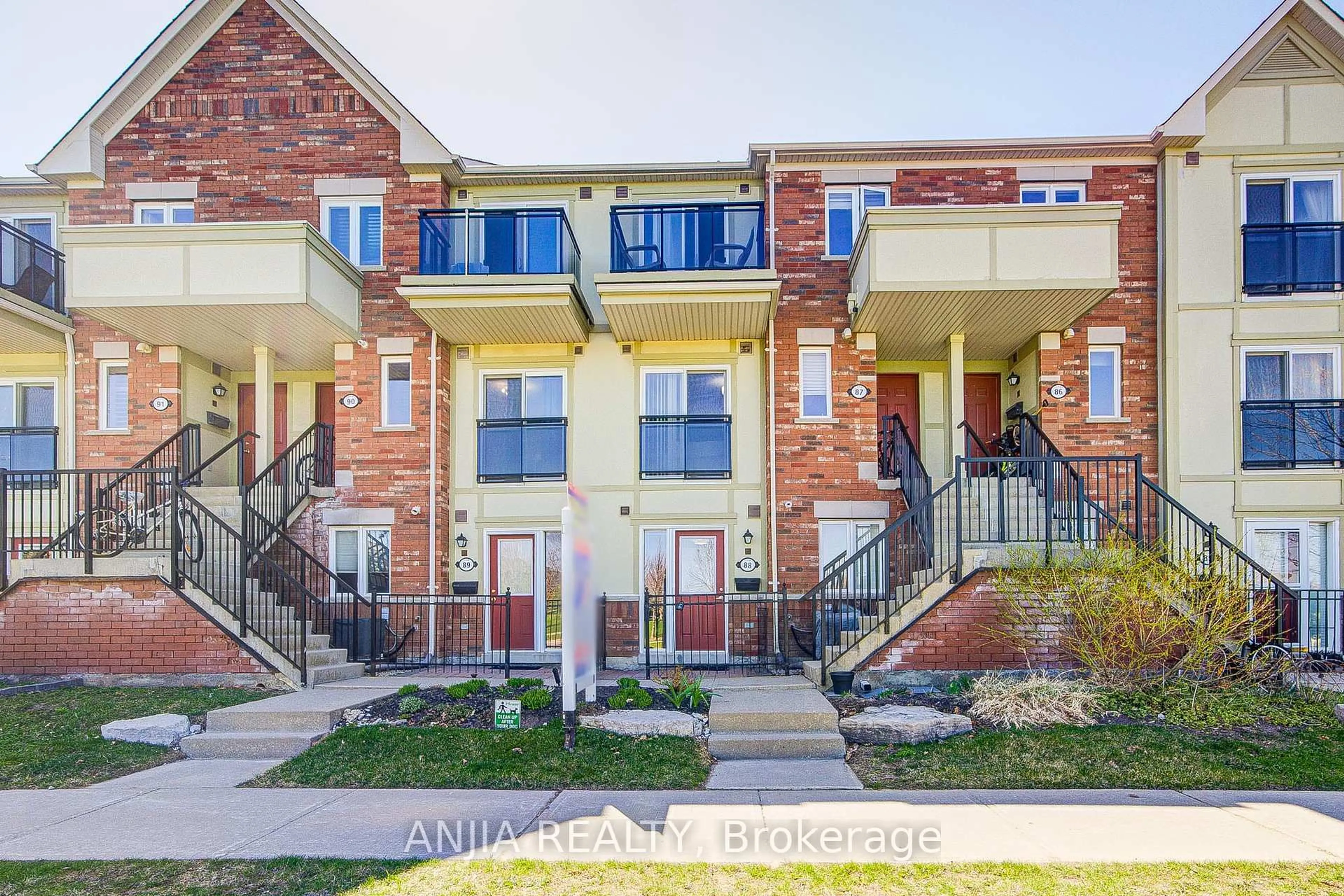 A pic from outside/outdoor area/front of a property/back of a property/a pic from drone, unknown for 150 Chancery Rd #88, Markham Ontario L6E 0C1