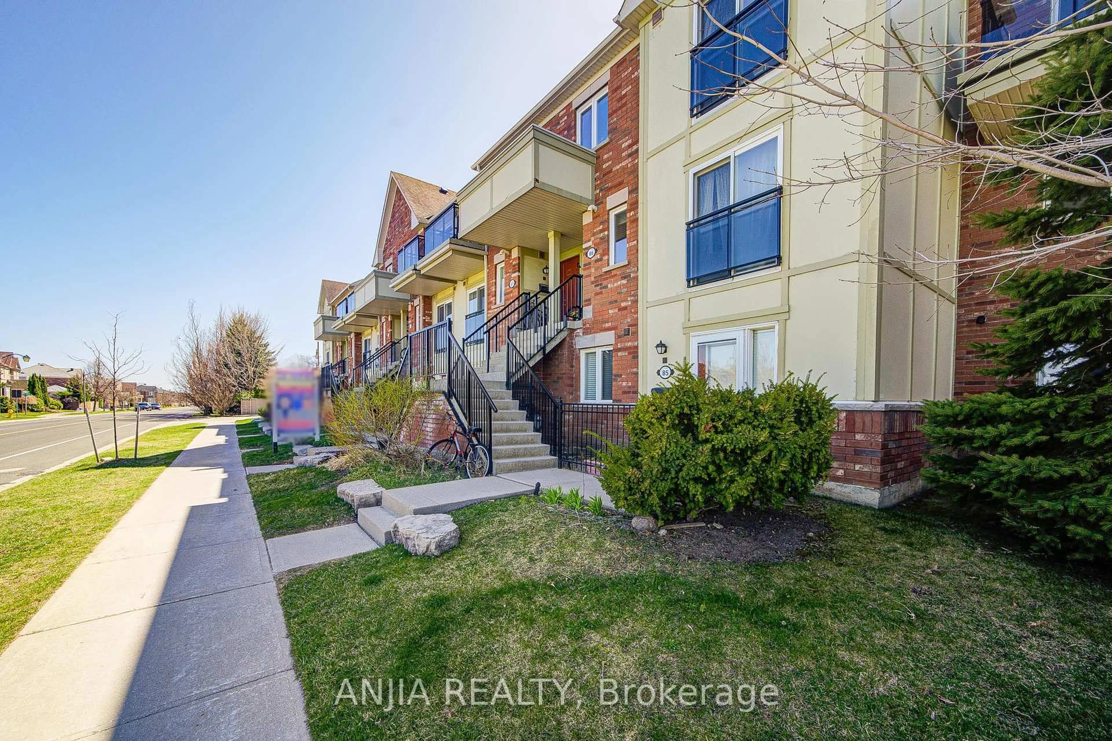 A pic from outside/outdoor area/front of a property/back of a property/a pic from drone, unknown for 150 Chancery Rd #88, Markham Ontario L6E 0C1