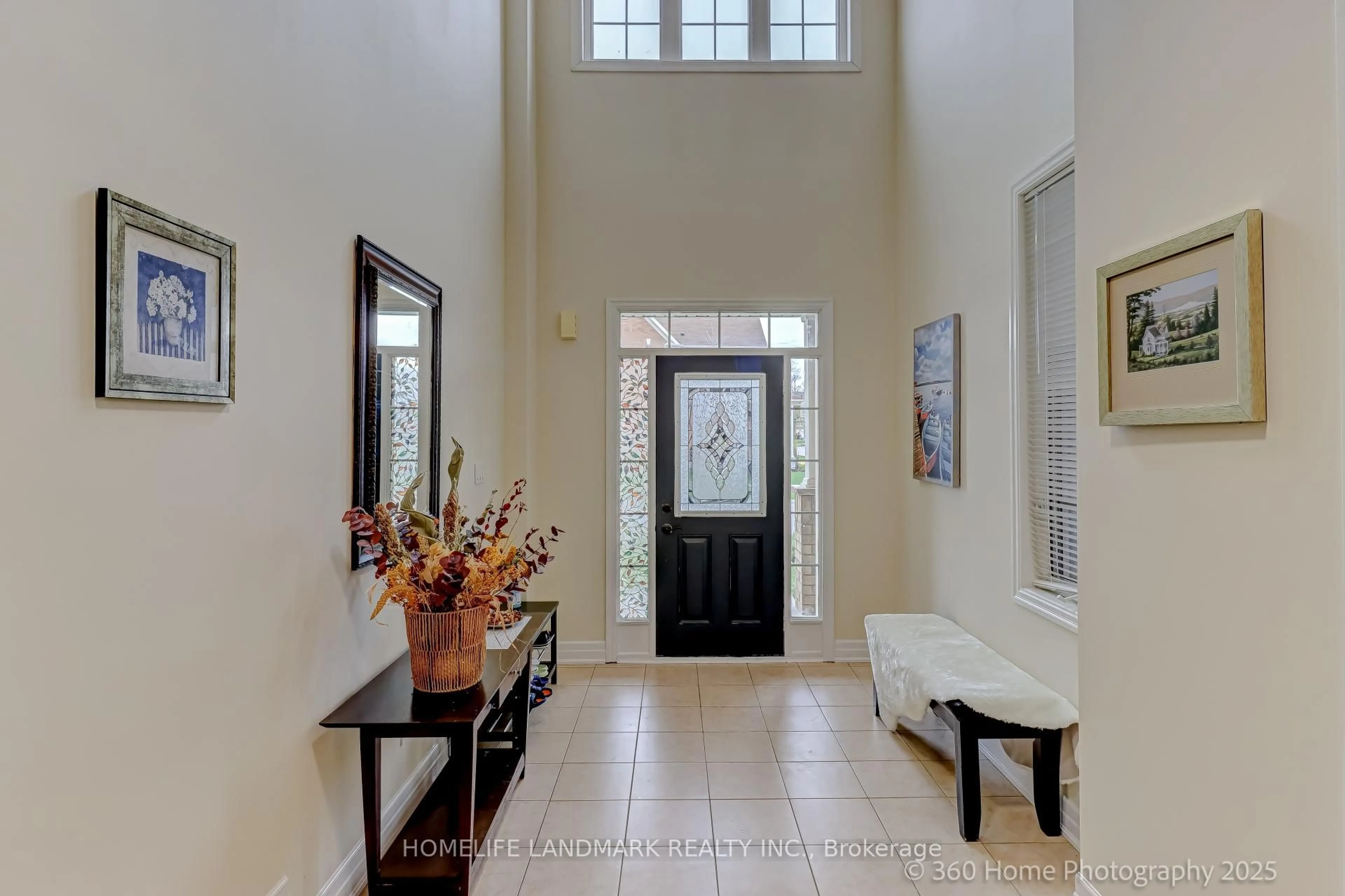 Indoor entryway for 42 Robert Wilson Cres, Georgina Ontario L4P 0G9