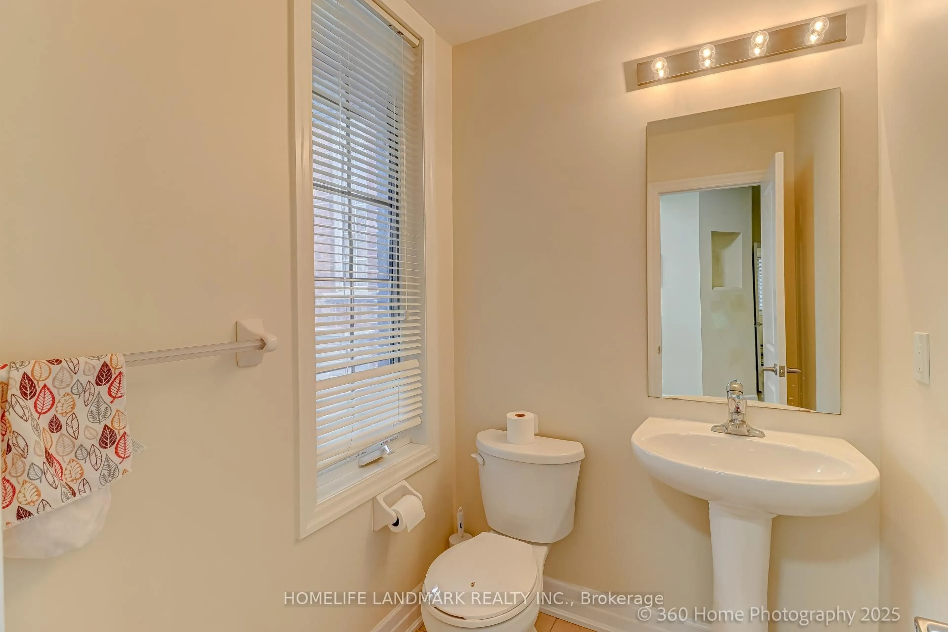 Standard bathroom, ceramic/tile floor for 42 Robert Wilson Cres, Georgina Ontario L4P 0G9