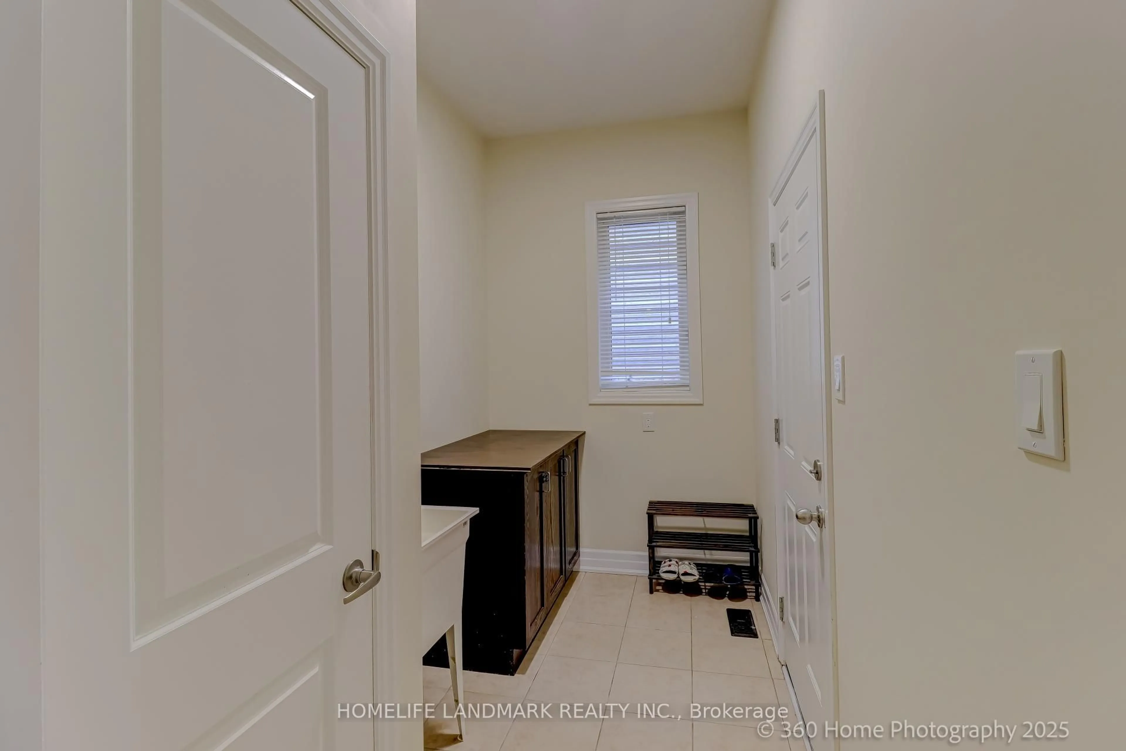 Unknown for 42 Robert Wilson Cres, Georgina Ontario L4P 0G9
