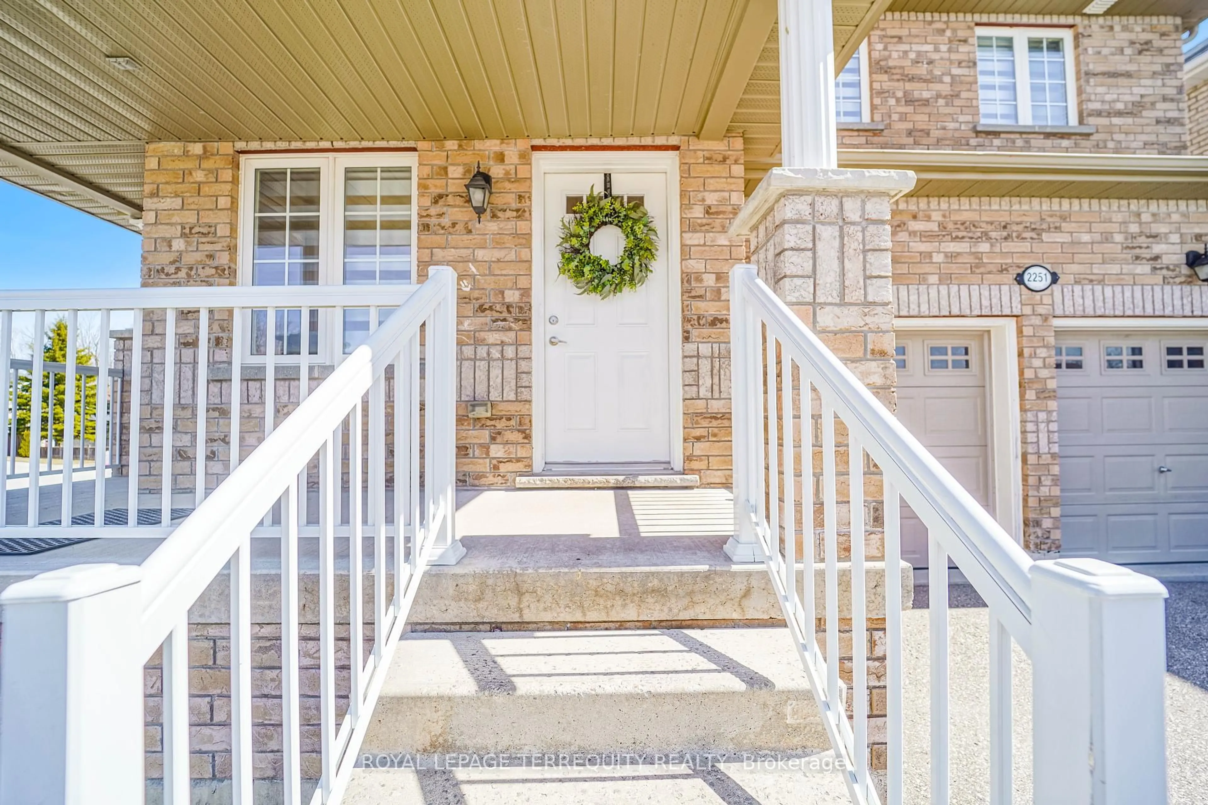 Unknown for 2251 Whitewood Cres, Innisfil Ontario L9S 0G3