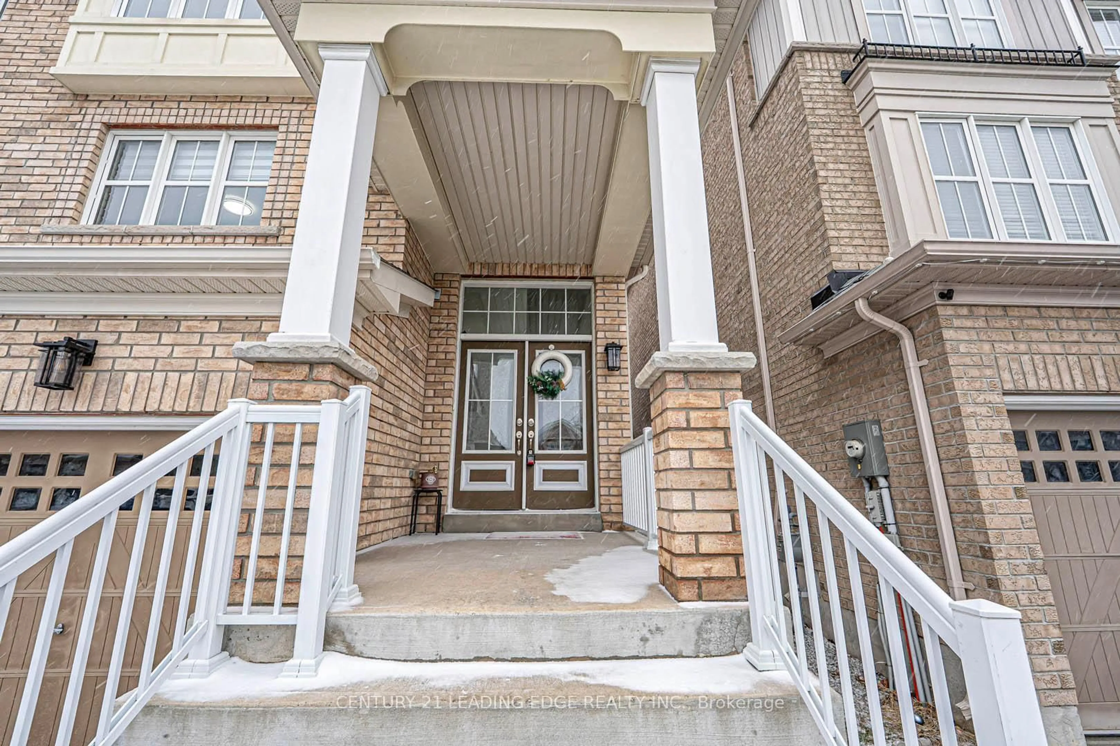 Indoor entryway for 87 Ridge Gate Cres, East Gwillimbury Ontario L0G 1M0