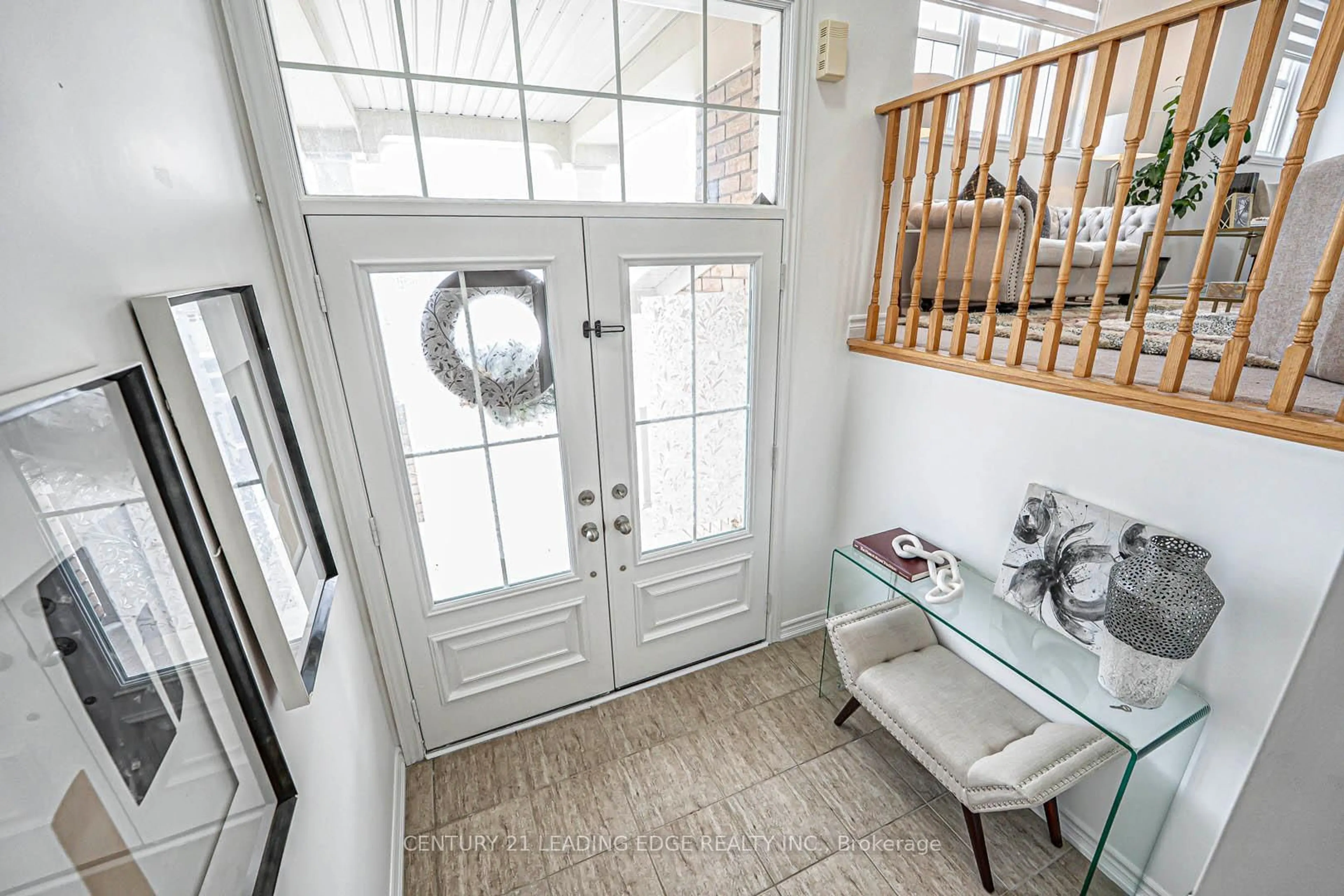 Indoor entryway for 87 Ridge Gate Cres, East Gwillimbury Ontario L0G 1M0