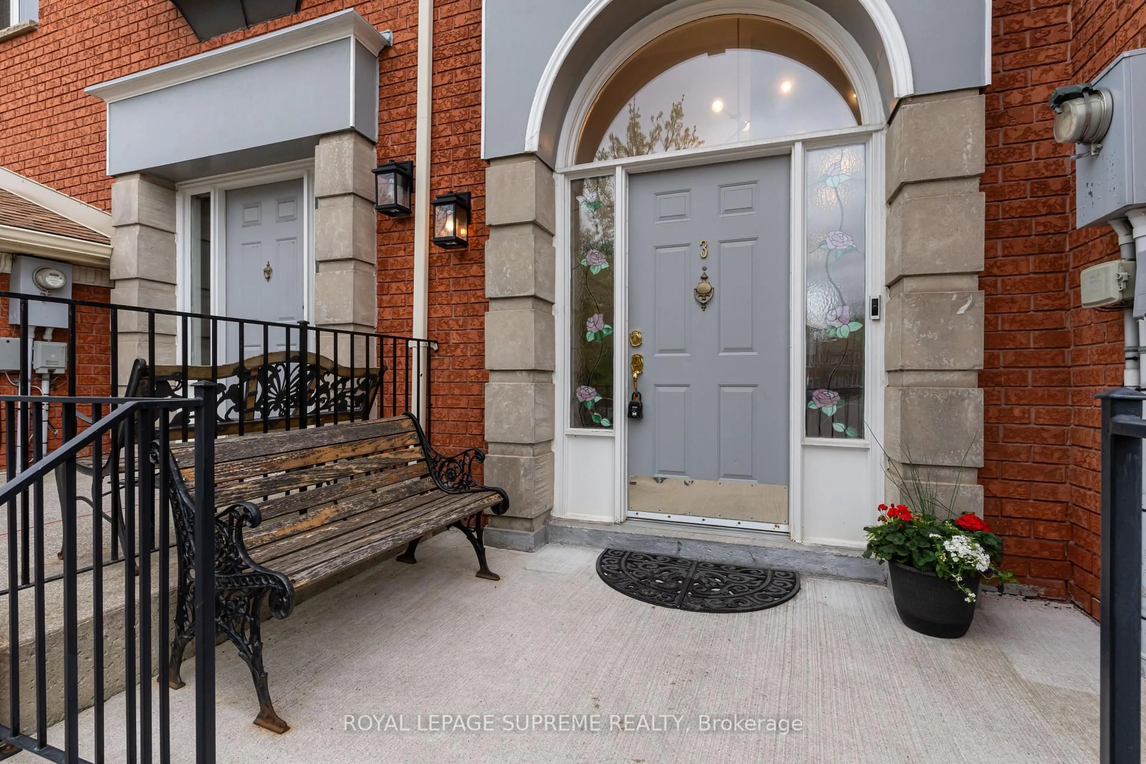 Indoor entryway for 80 McCallum Dr #3, Richmond Hill Ontario L4C 9X5