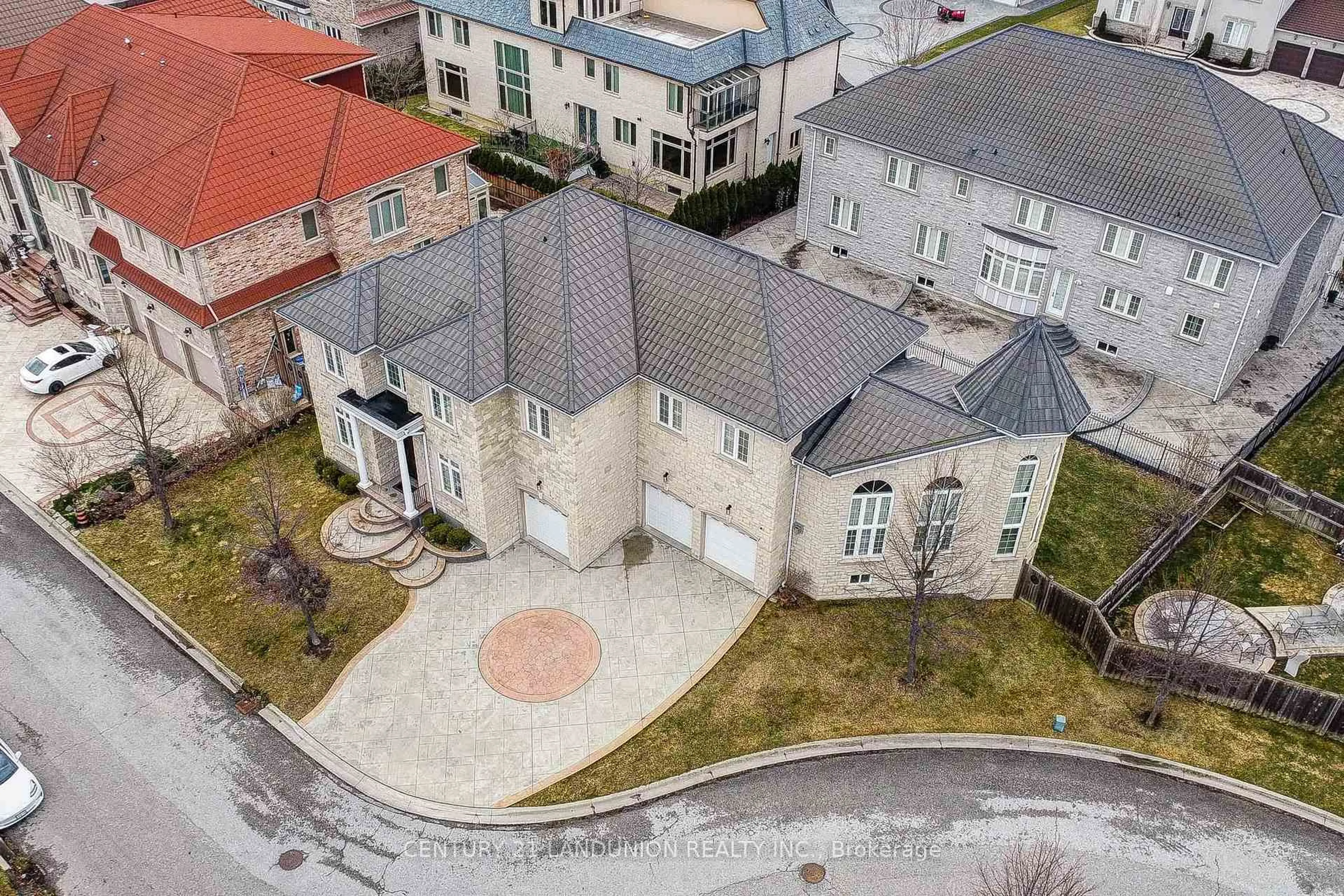 A pic from outside/outdoor area/front of a property/back of a property/a pic from drone, street for 26 Alai Circ, Markham Ontario L3R 1E2