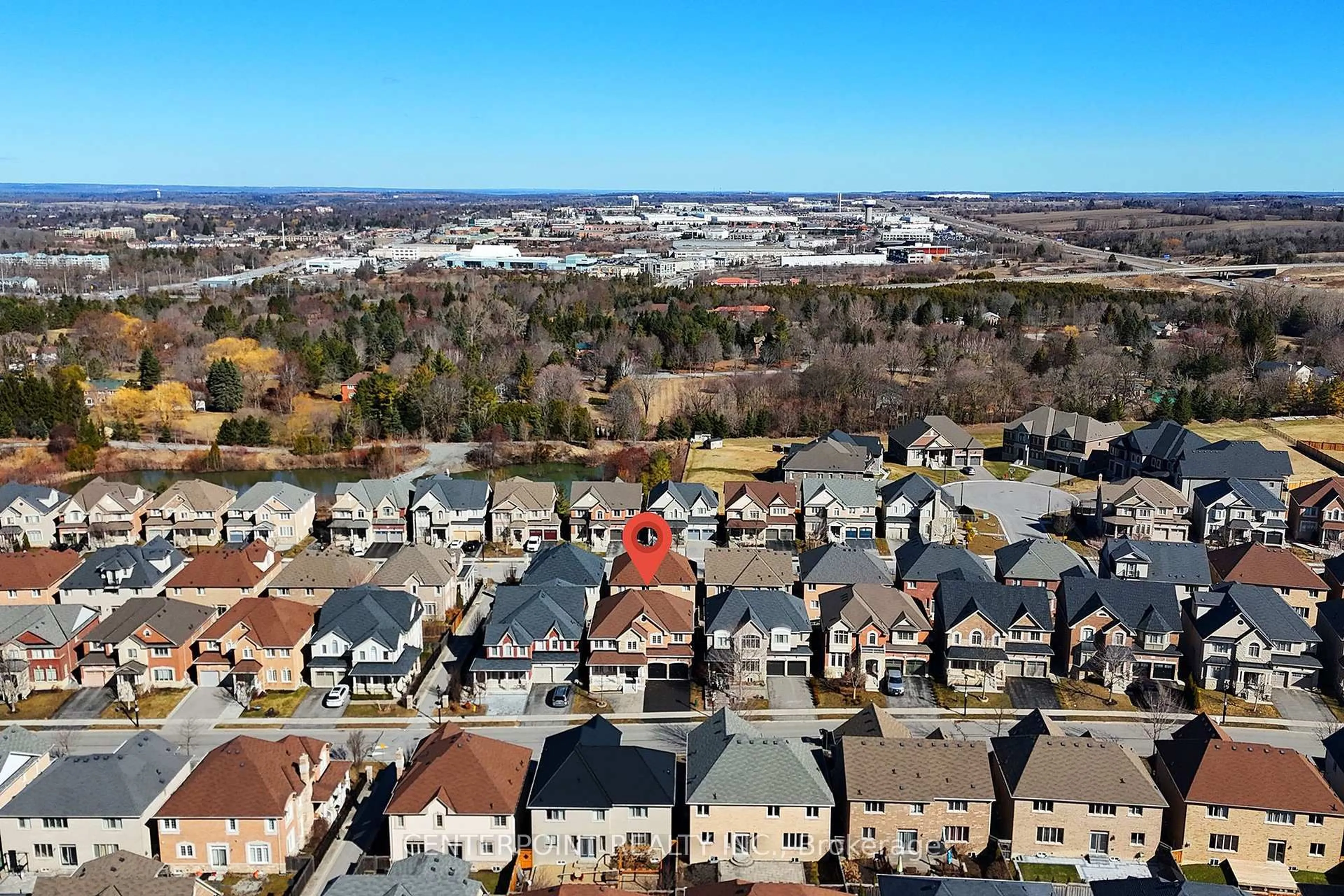 A pic from outside/outdoor area/front of a property/back of a property/a pic from drone, city buildings view from balcony for 1015 Sherman Brock Circ, Newmarket Ontario L3X 0B8