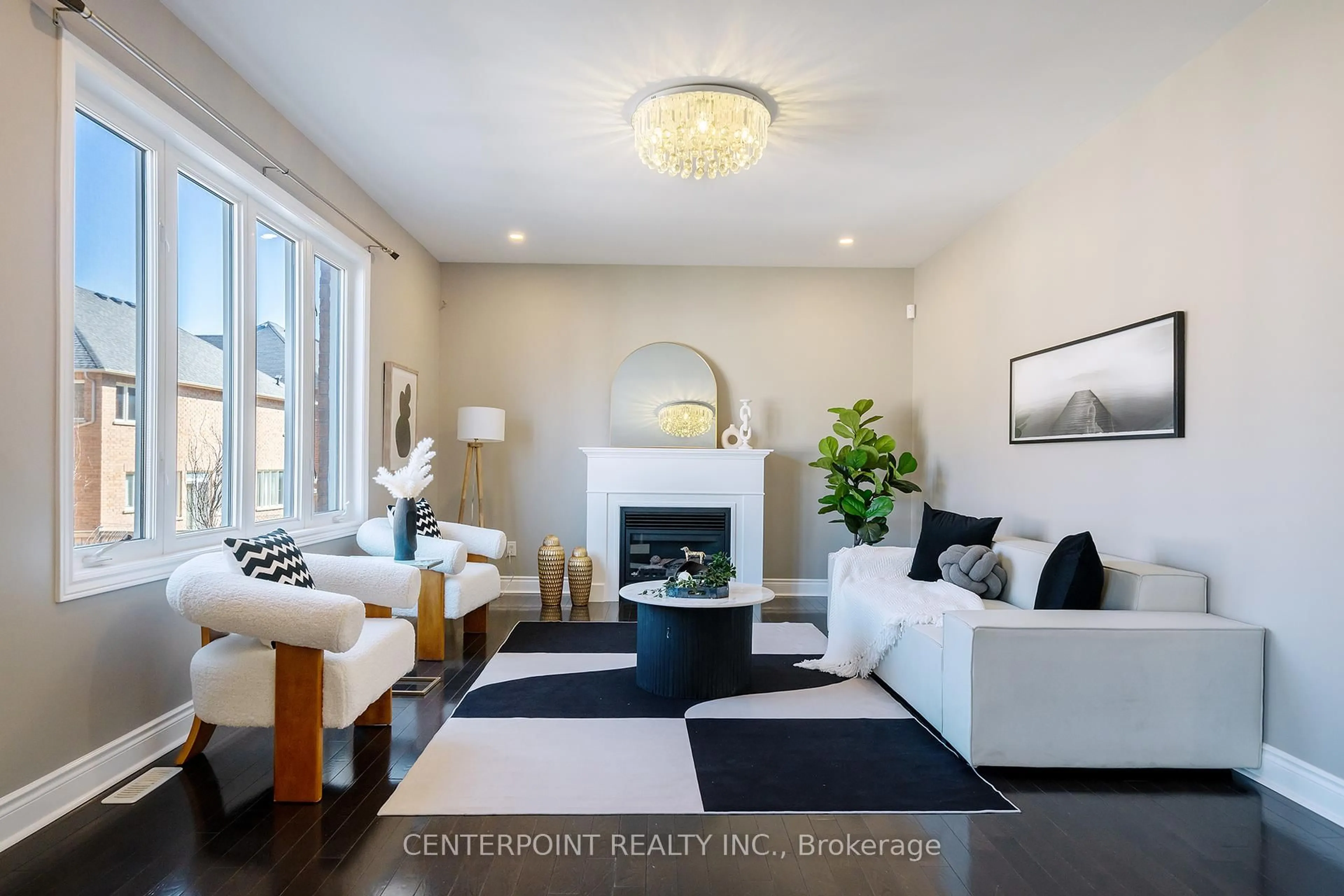 Living room with furniture, unknown for 1015 Sherman Brock Circ, Newmarket Ontario L3X 0B8