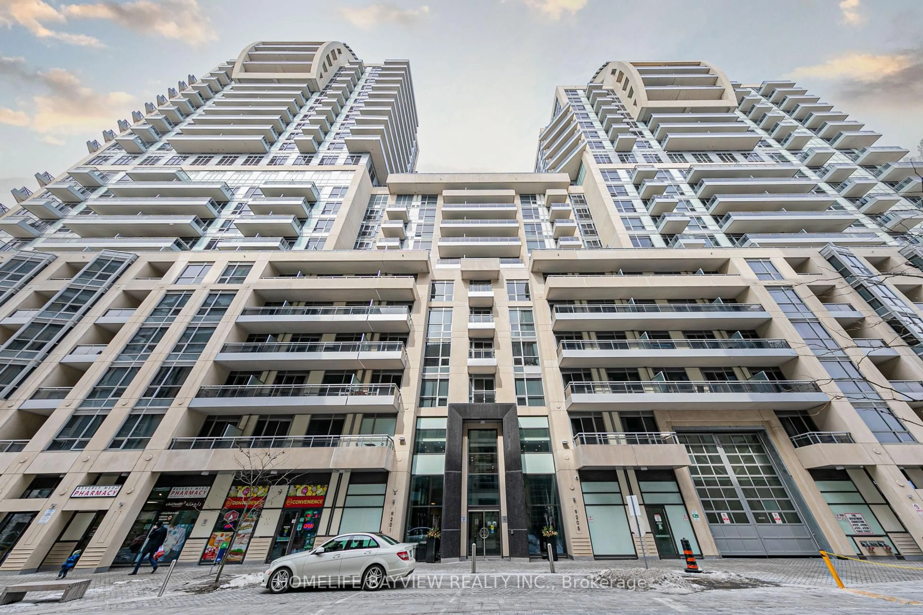 Unknown for 9205 Yonge St #704, Richmond Hill Ontario L4C 1V5