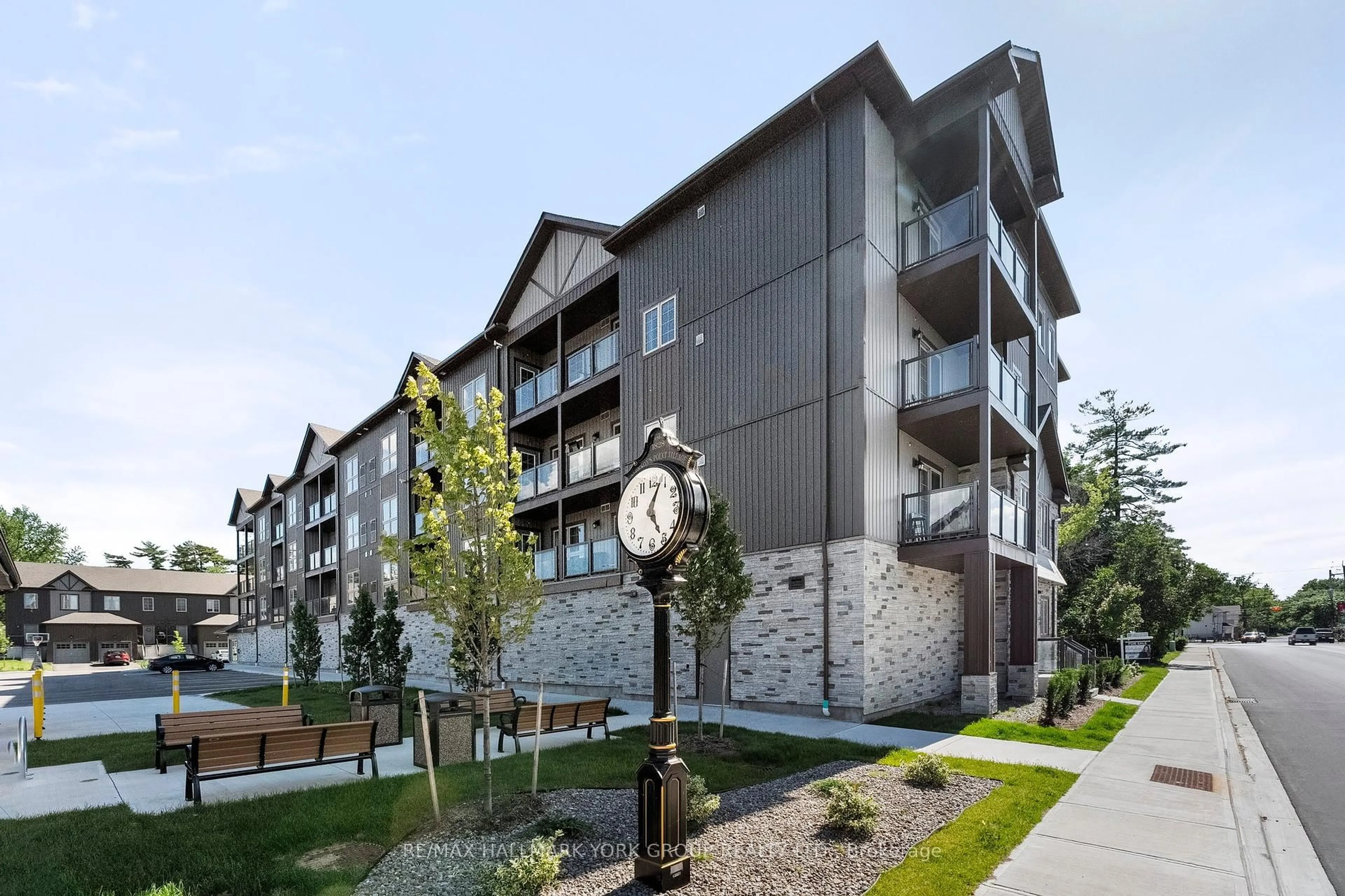 Patio, unknown for 110 Grew Blvd #306, Georgina Ontario L0E 1L0