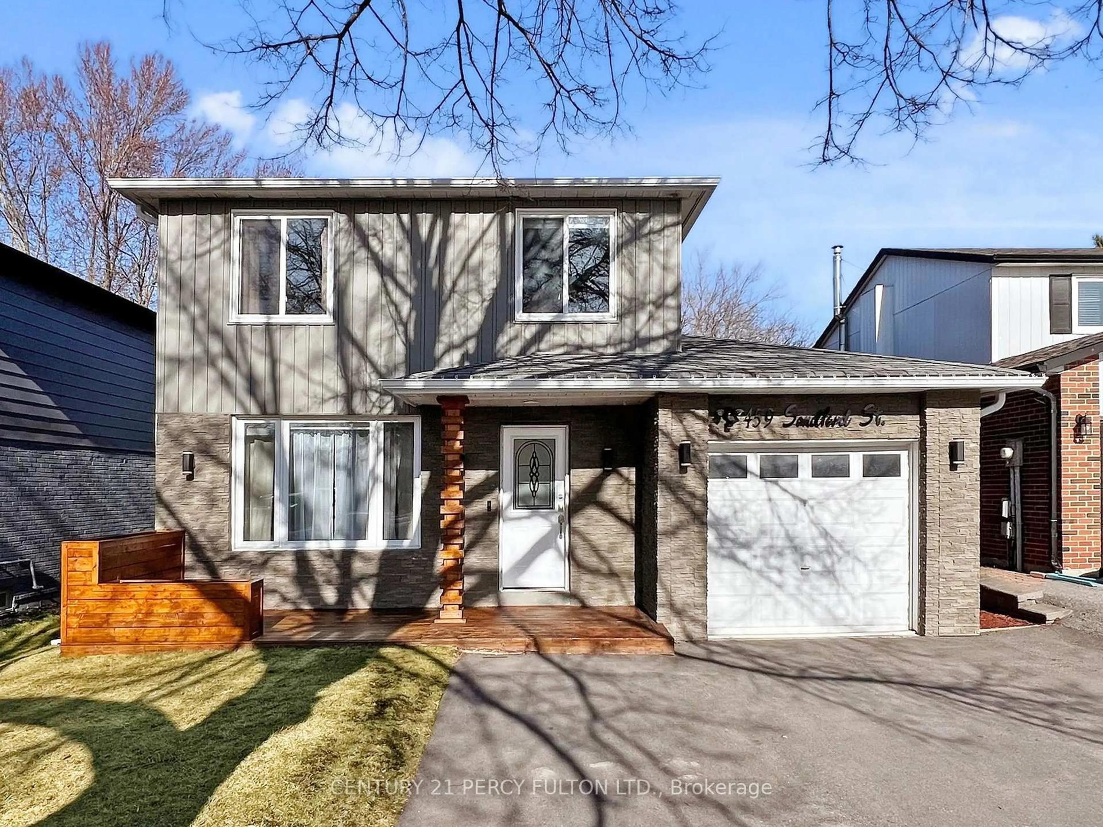 Home with vinyl exterior material, street for 459 Sandford St, Newmarket Ontario L3Y 4S8