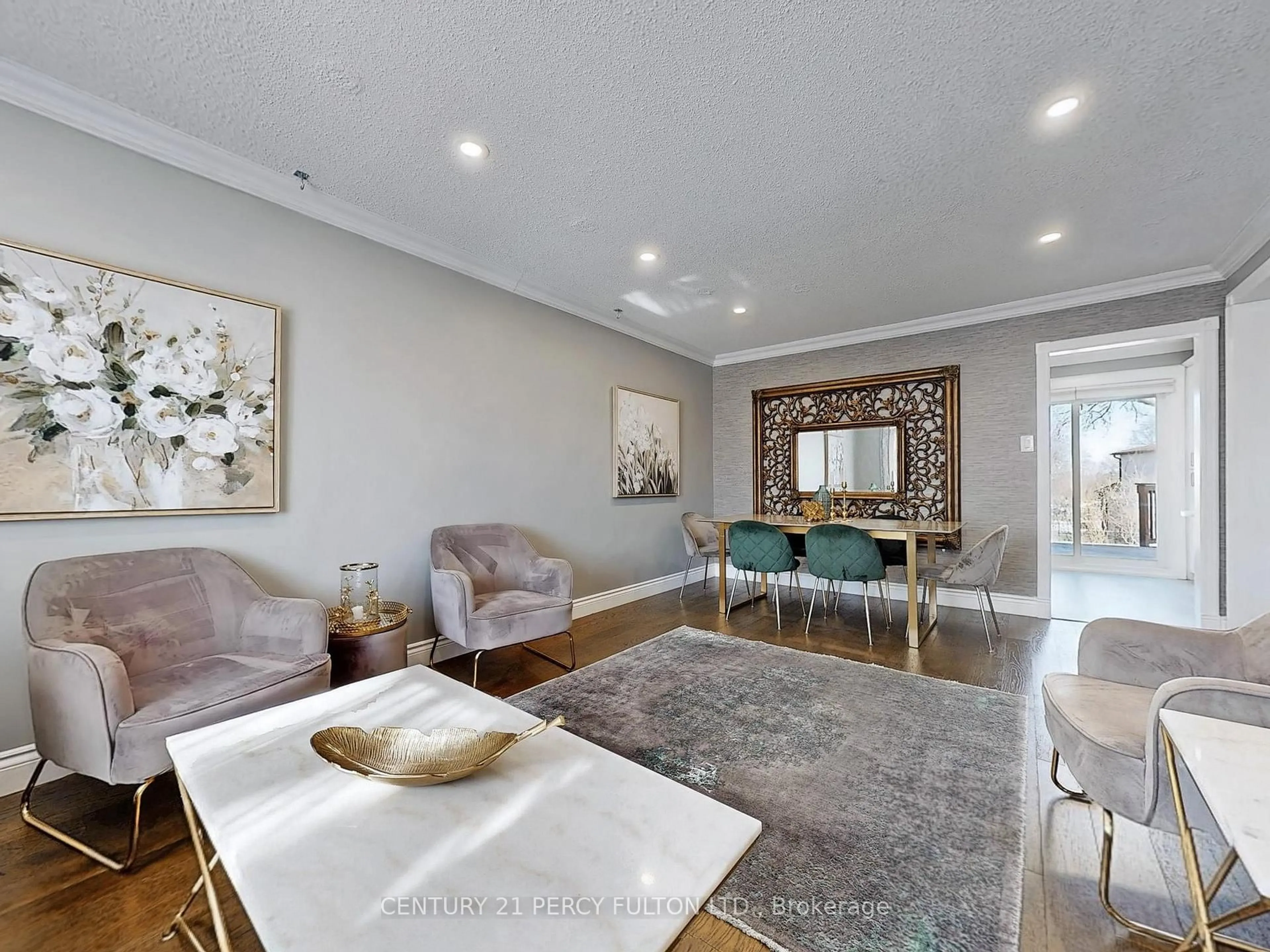 Living room with furniture, unknown for 459 Sandford St, Newmarket Ontario L3Y 4S8
