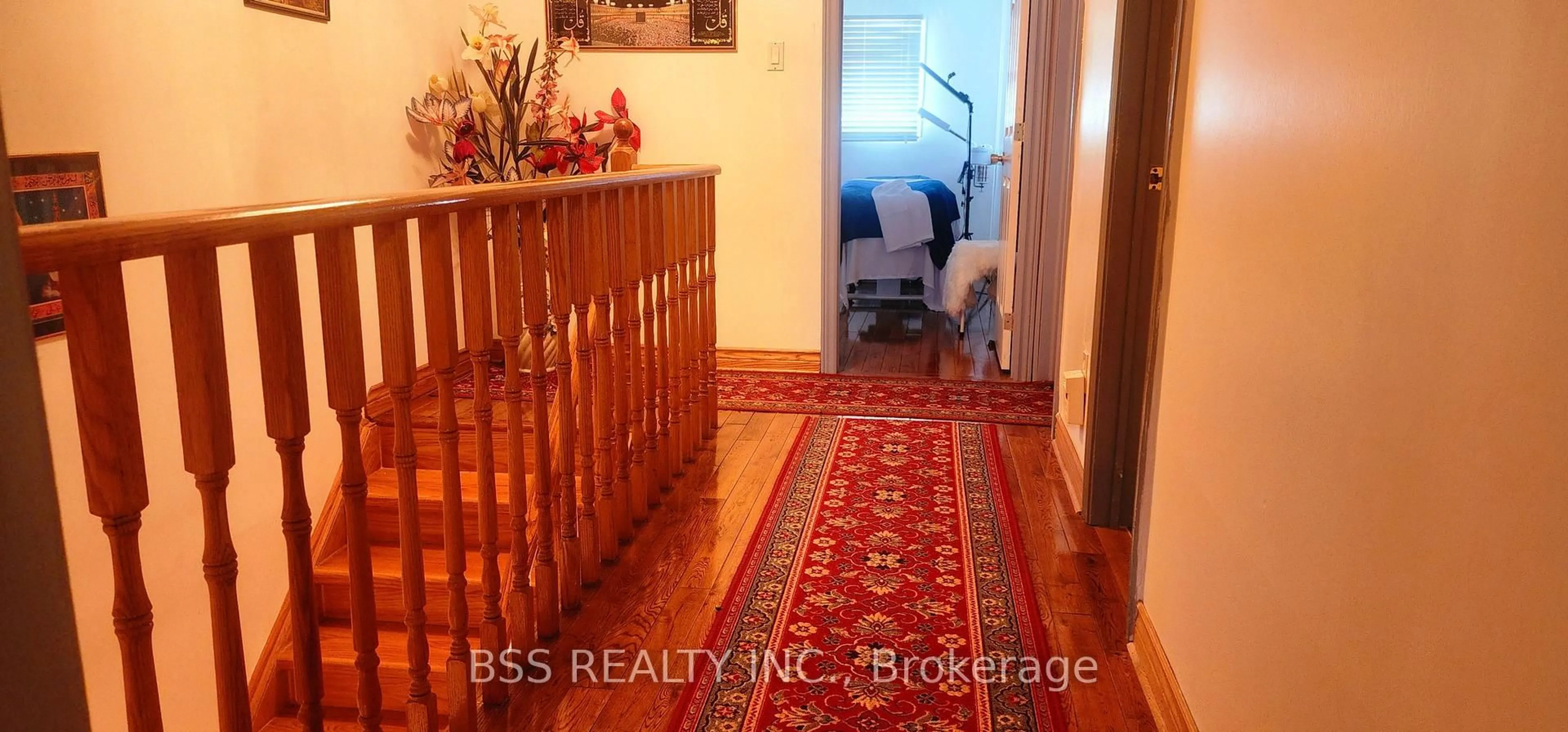 Indoor entryway for 37 Miles Farm Rd, Markham Ontario L3S 2C2