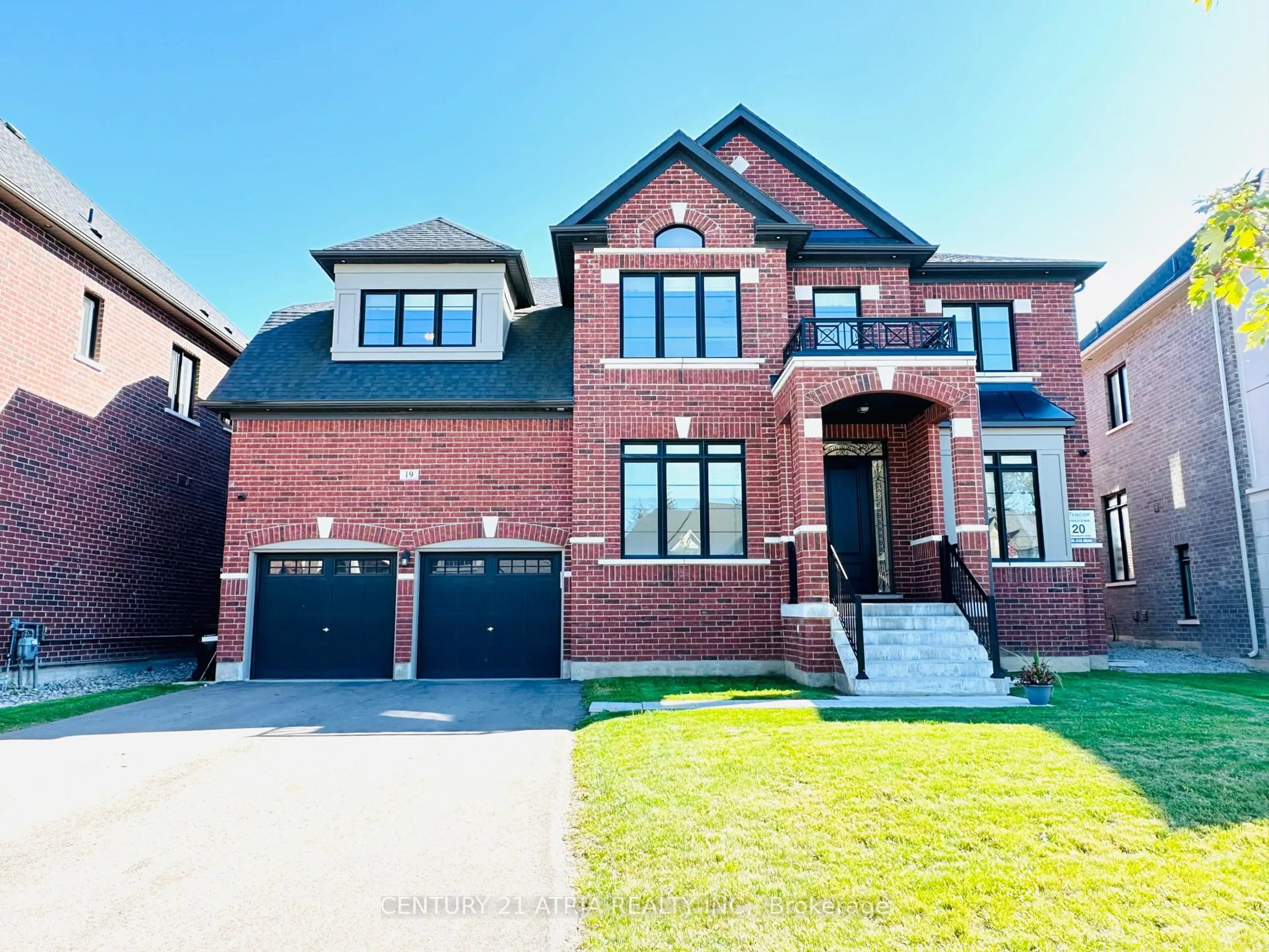 Home with brick exterior material, street for 19 Mumberson St, Innisfil Ontario L0L 1L0