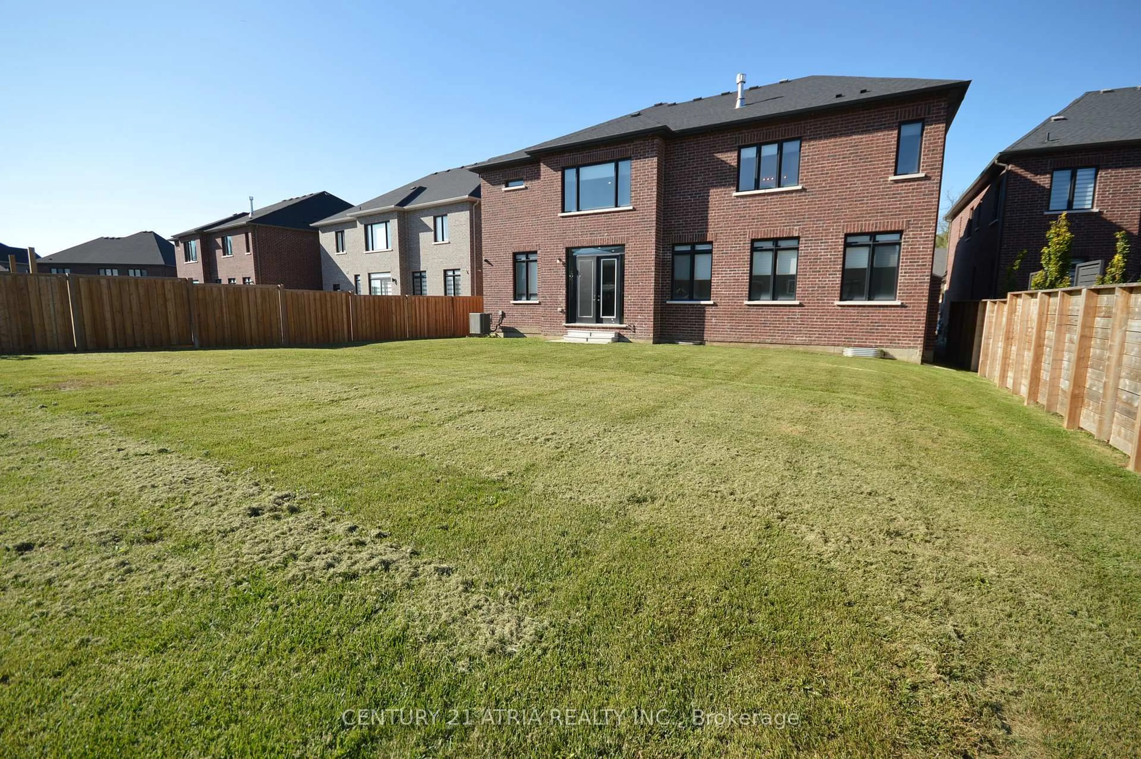 A pic from outside/outdoor area/front of a property/back of a property/a pic from drone, unknown for 19 Mumberson St, Innisfil Ontario L0L 1L0
