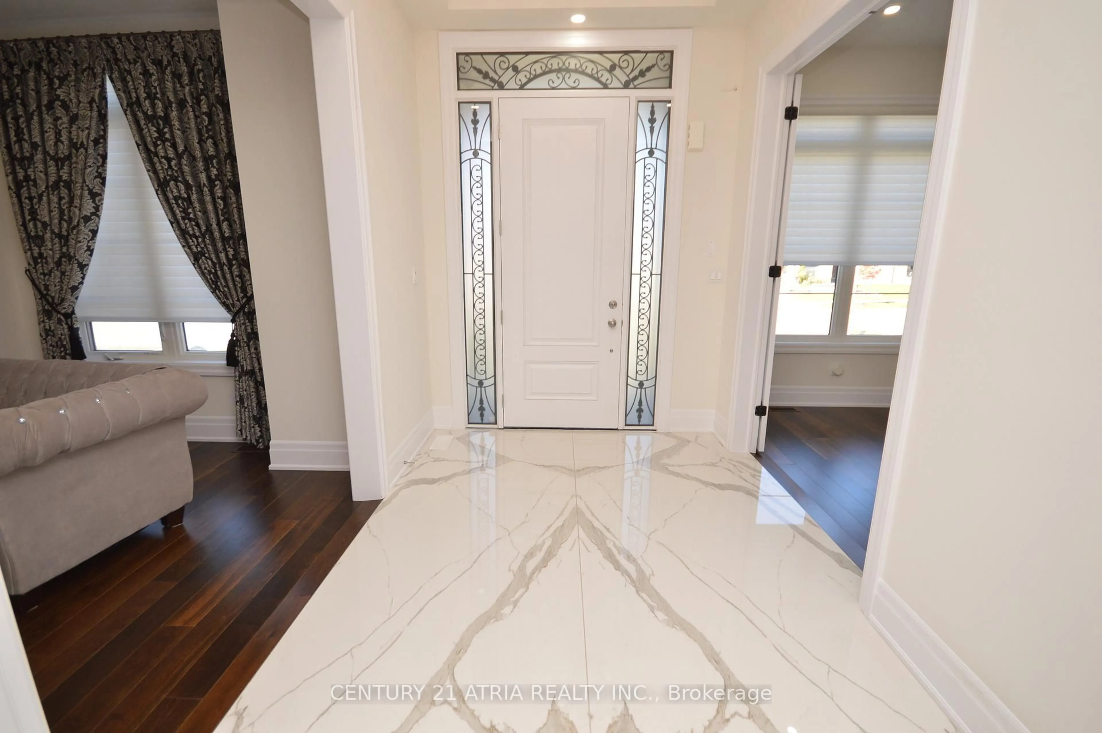 Indoor entryway for 19 Mumberson St, Innisfil Ontario L0L 1L0