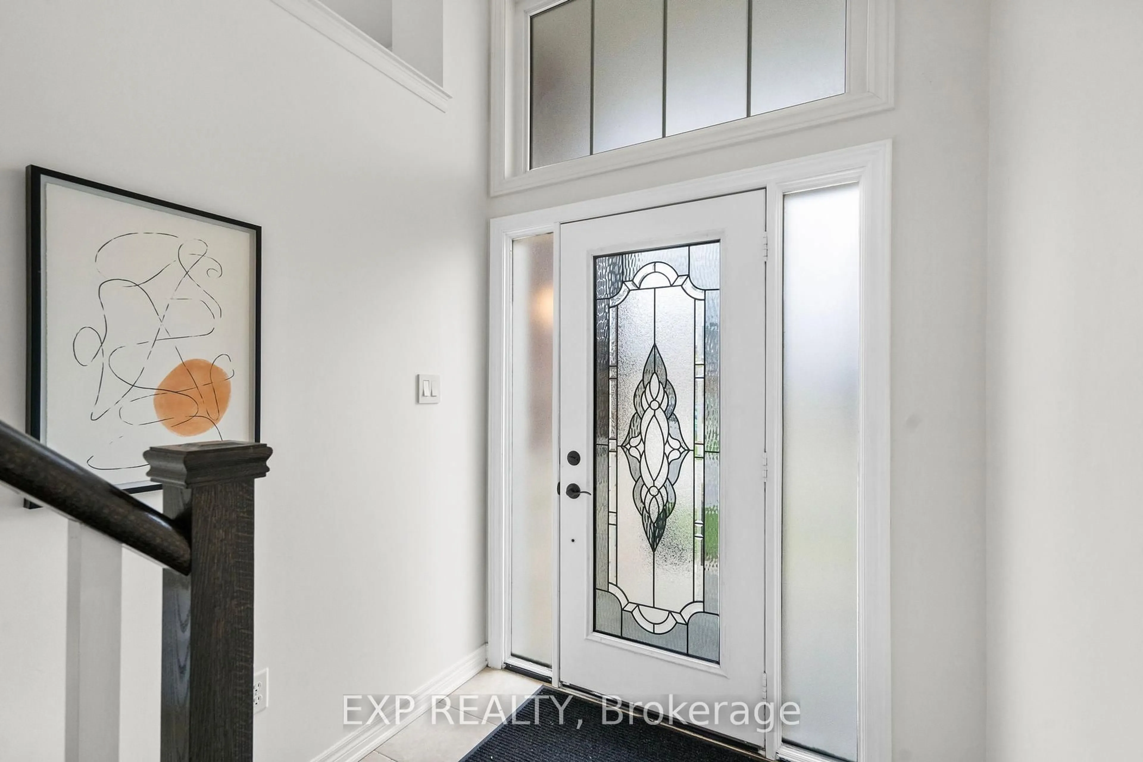 Indoor entryway for 968 Millard St, Whitchurch-Stouffville Ontario L4A 0T2