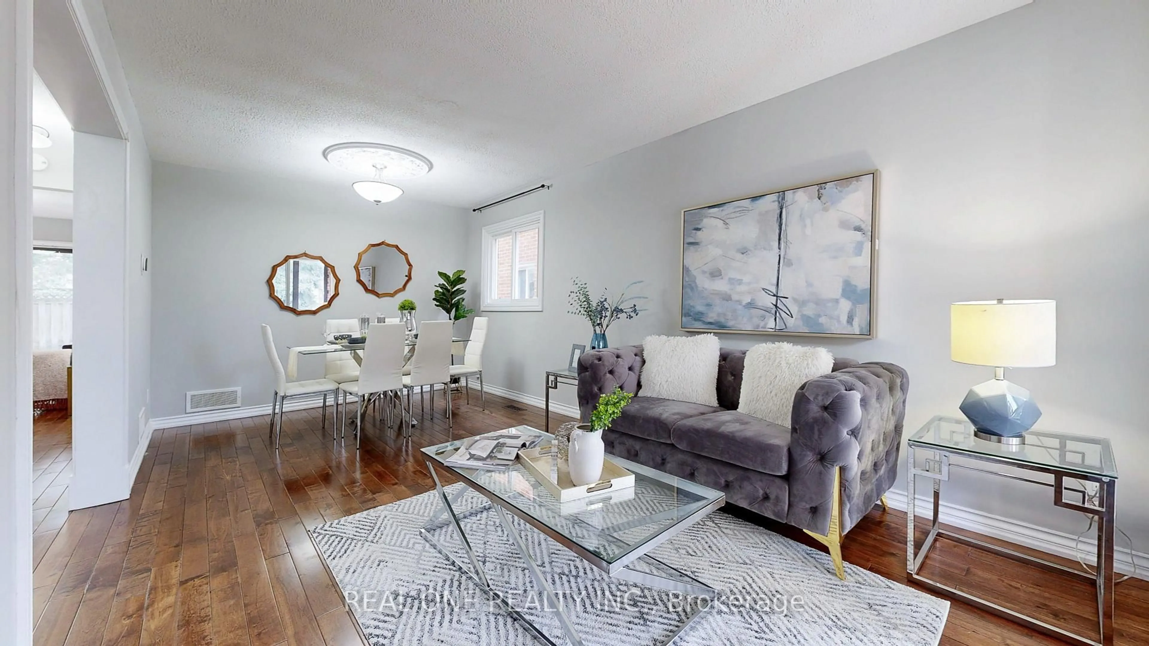 Living room with furniture, unknown for 90 Spragg Circ, Markham Ontario L3P 5W5