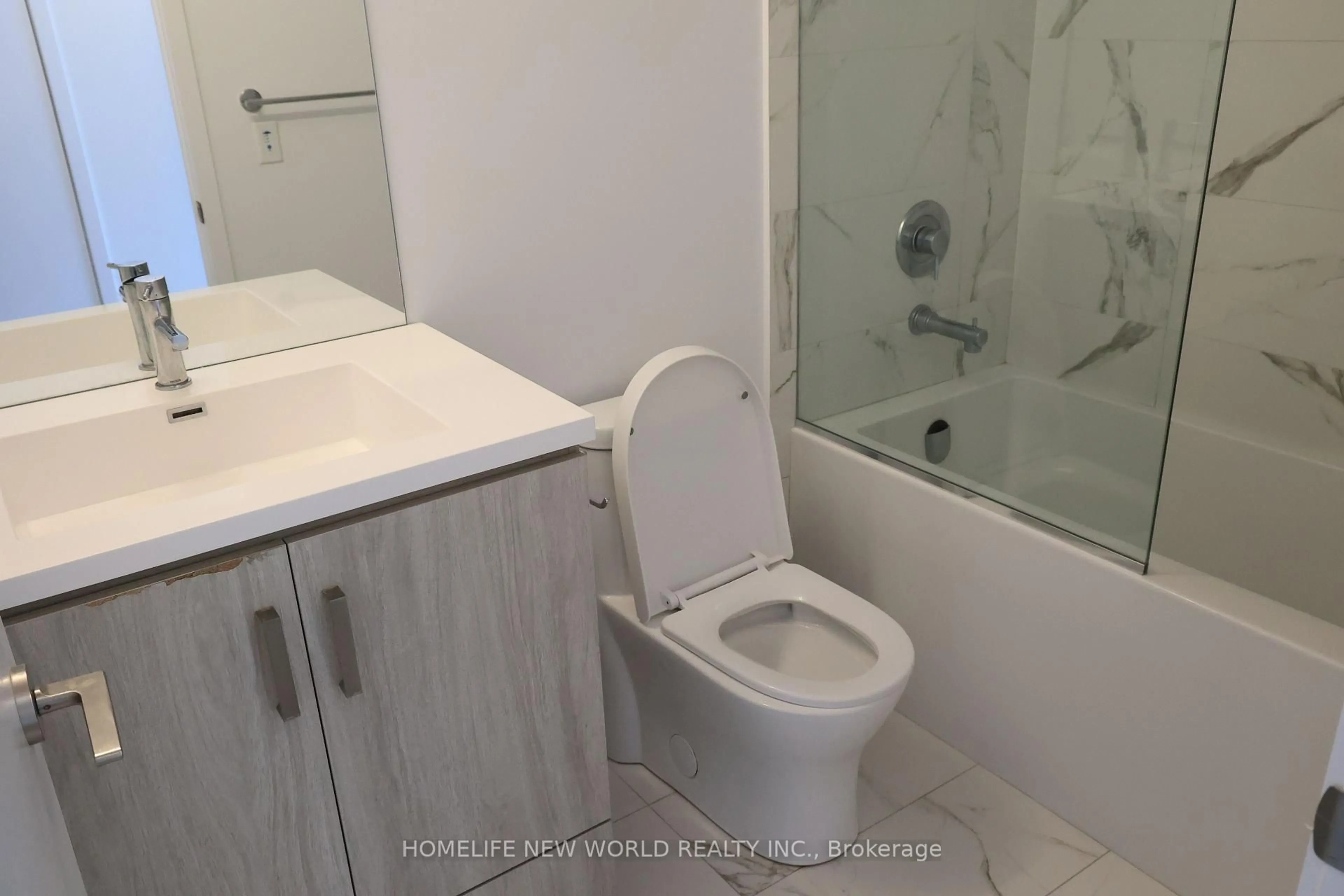 Standard bathroom, floor is not visible for 38 Honeycrisp Cres #1703, Vaughan Ontario L4K 0M8