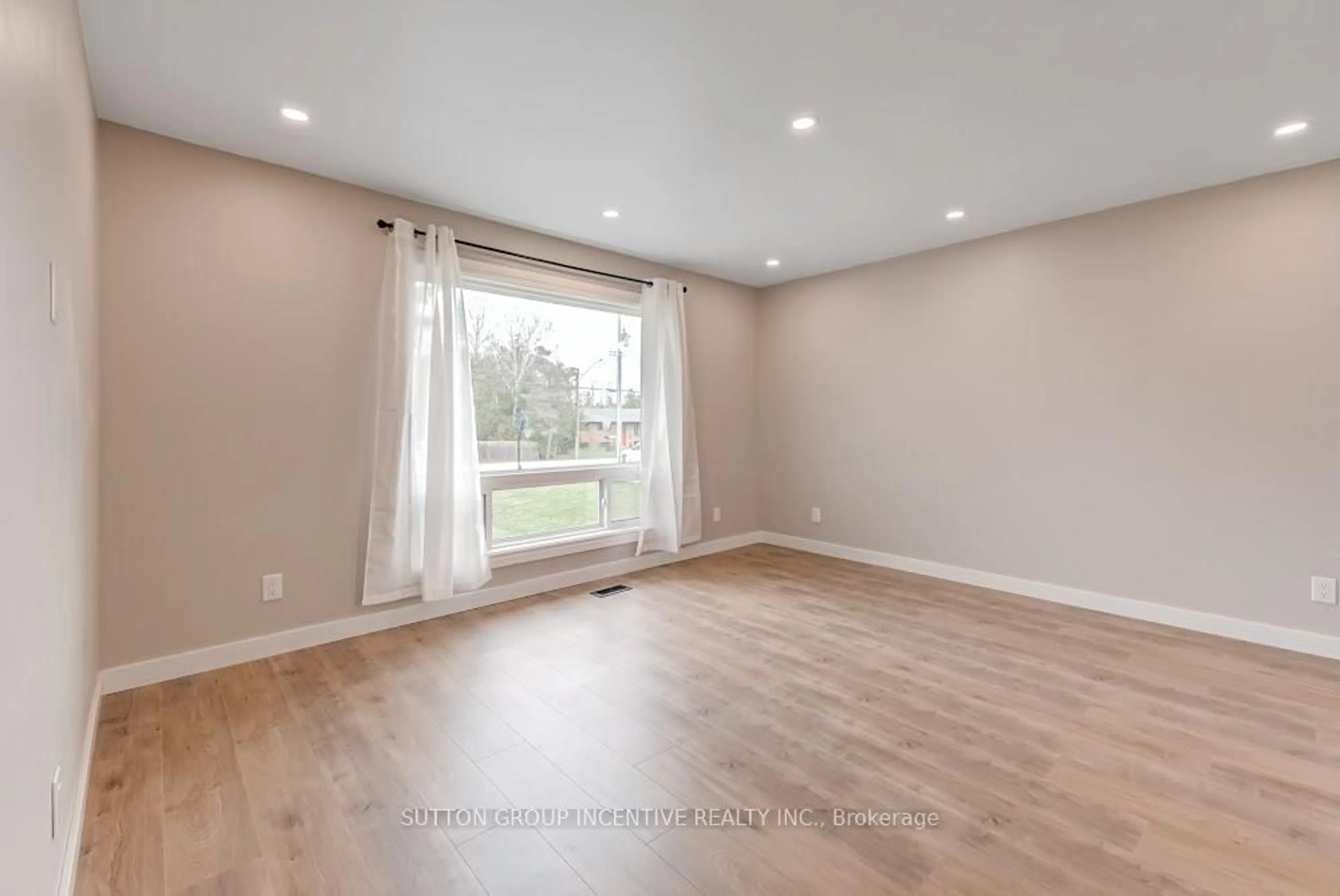A pic of a room for 2252 Richard St, Innisfil Ontario L9S 2C5