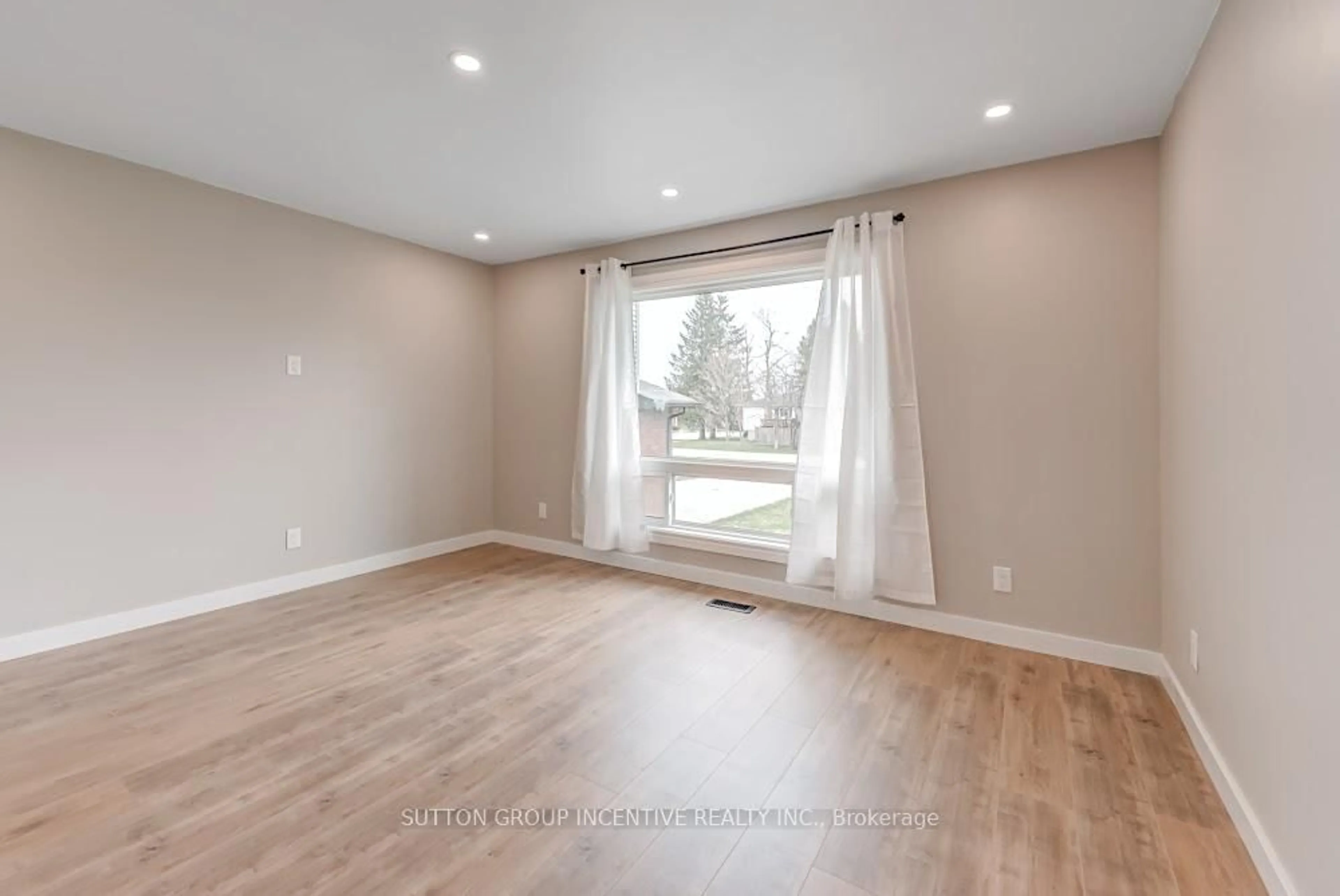 A pic of a room for 2252 Richard St, Innisfil Ontario L9S 2C5