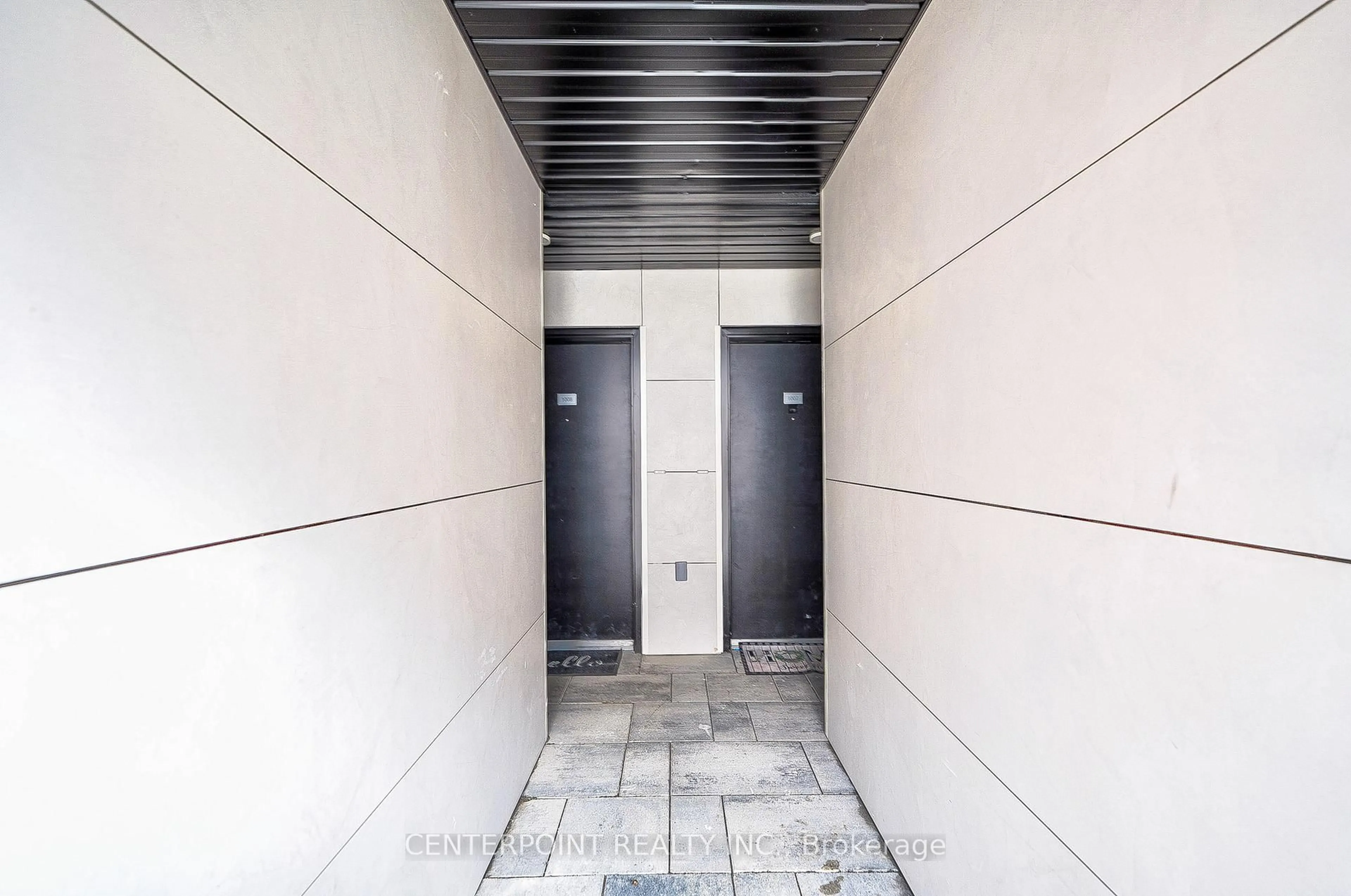 Indoor foyer for 14 David Eyer Rd #1007, Richmond Hill Ontario L4S 0N4
