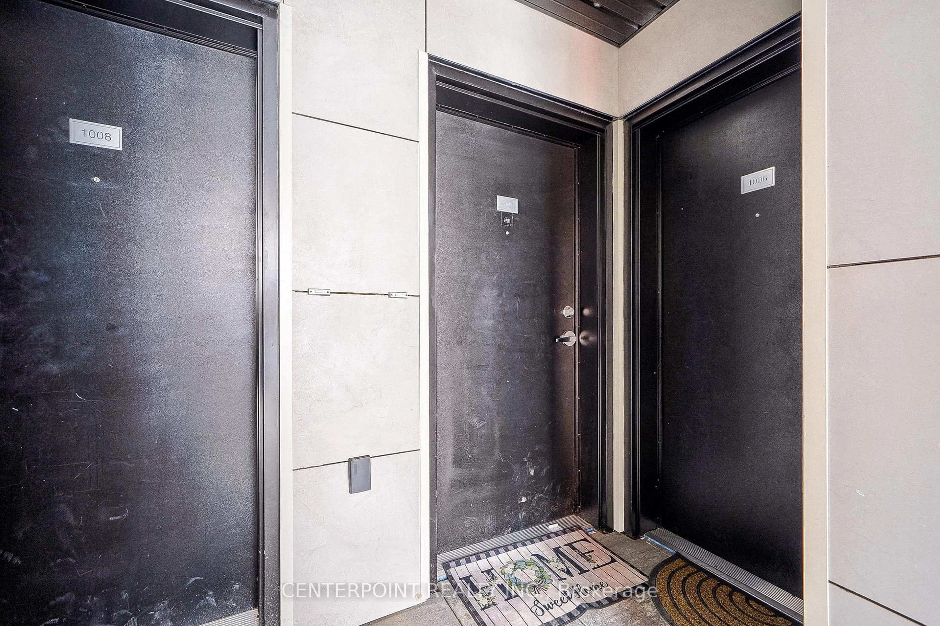 Indoor foyer for 14 David Eyer Rd #1007, Richmond Hill Ontario L4S 0N4