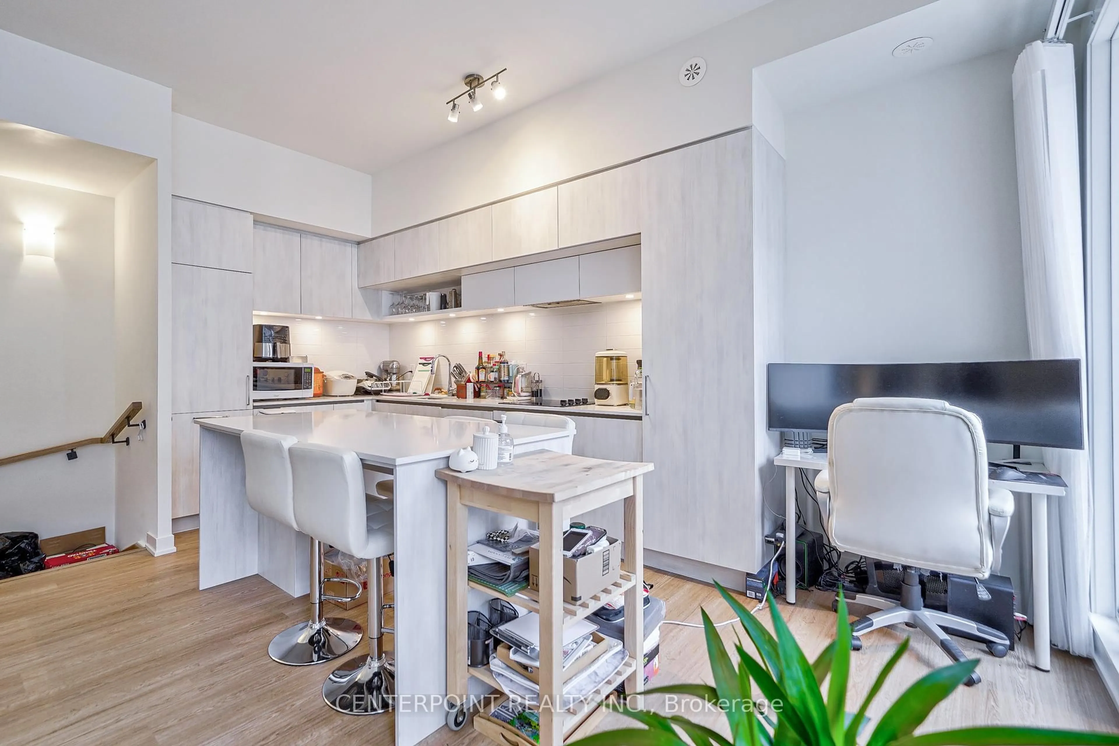 Open concept kitchen, unknown for 14 David Eyer Rd #1007, Richmond Hill Ontario L4S 0N4