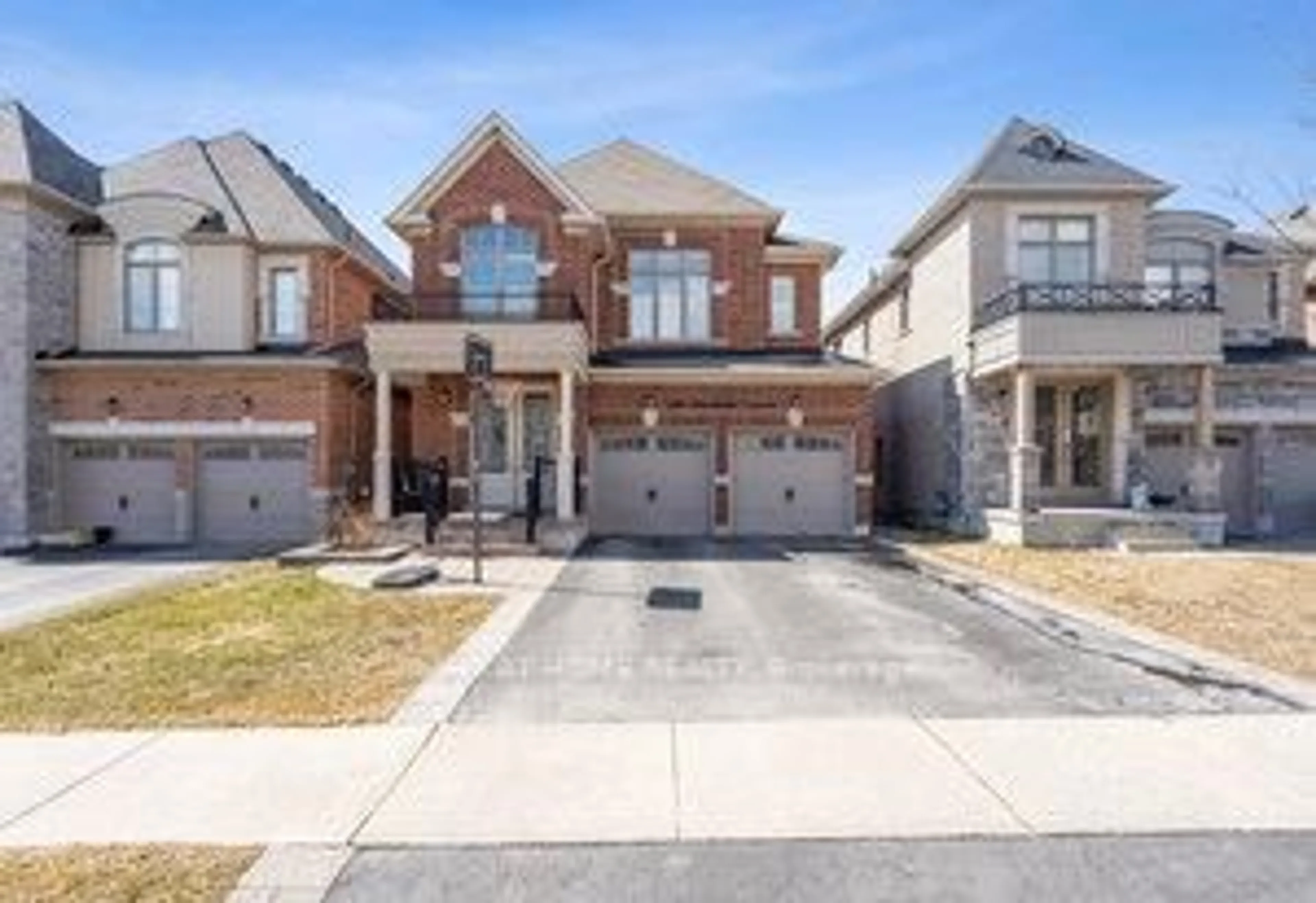 Home with brick exterior material, street for 669 Sweetwater Cres, Newmarket Ontario L3X 0H6