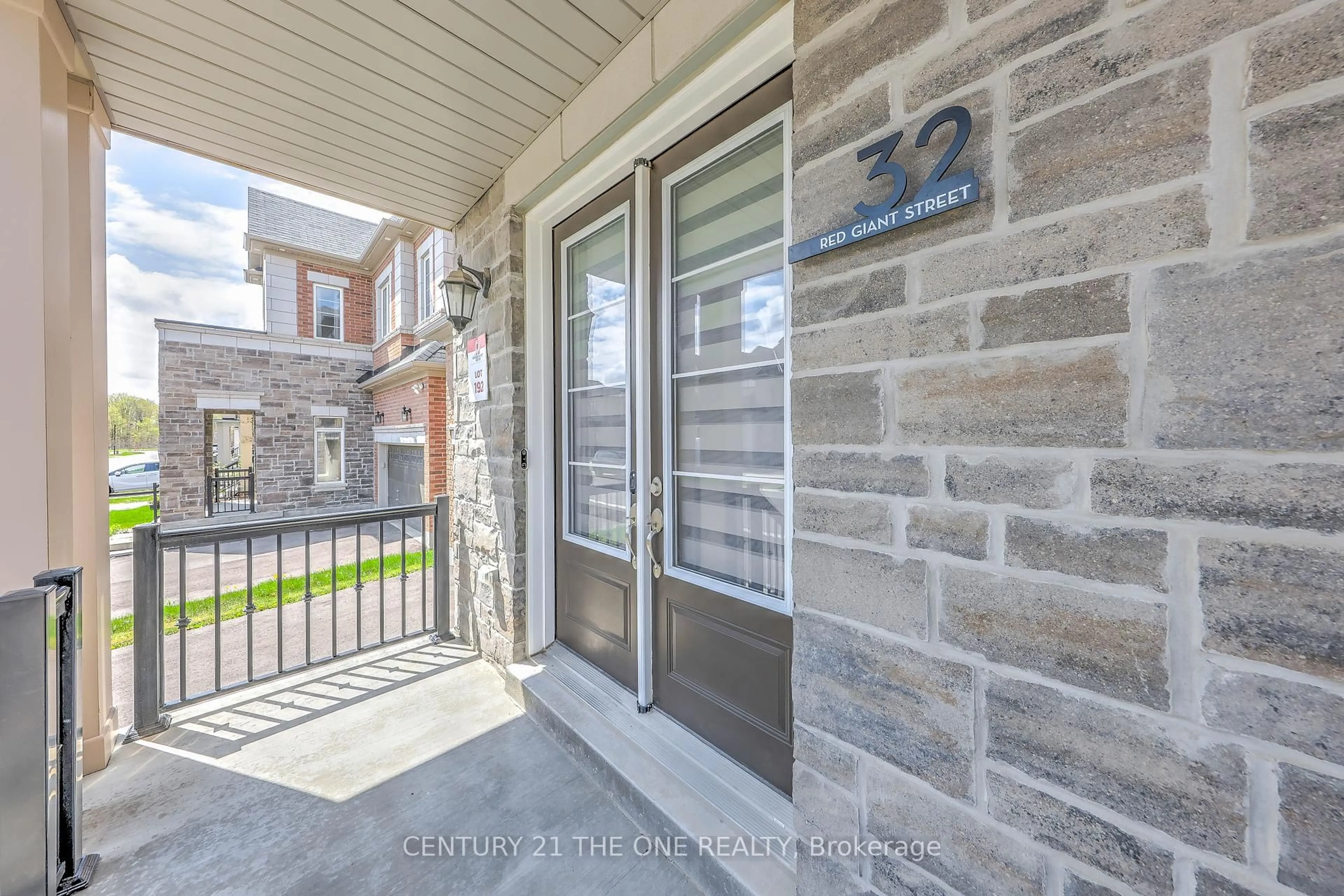 Indoor entryway for 32 Red Giant St, Richmond Hill Ontario L4C 4Y4