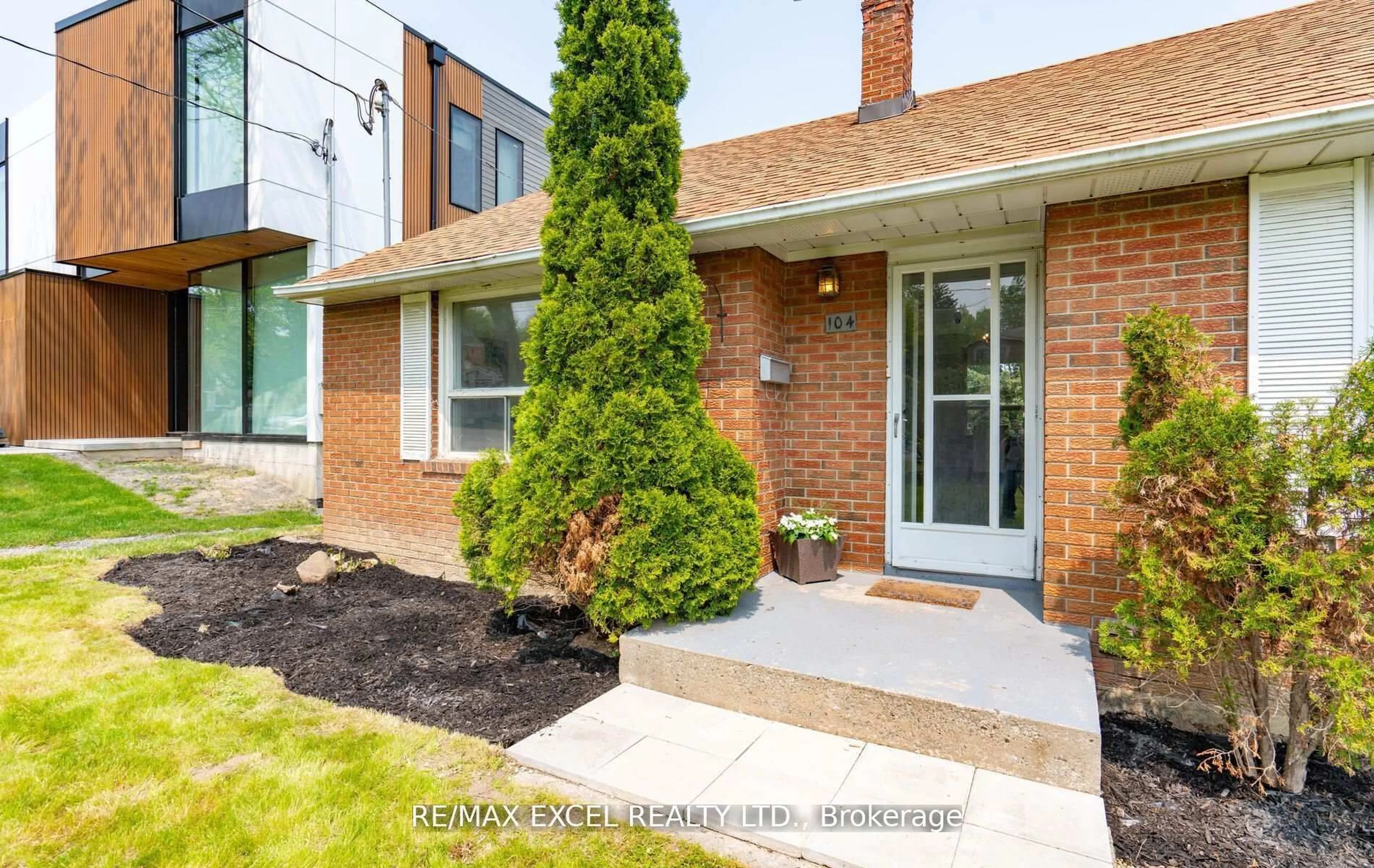 Home with brick exterior material, street for 104 Highland Park Blvd, Markham Ontario L3T 1B7