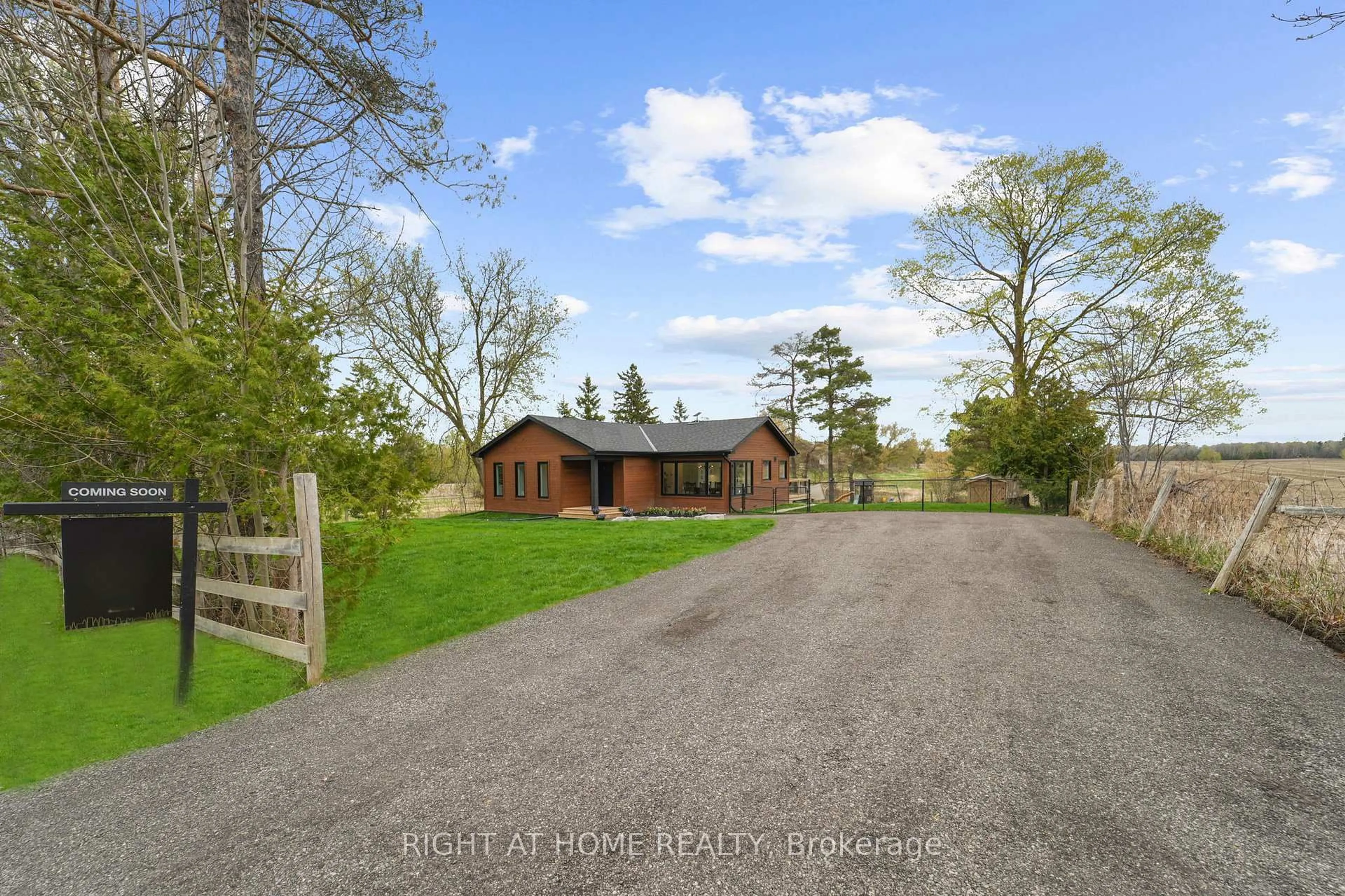 A pic from outside/outdoor area/front of a property/back of a property/a pic from drone, street for 17083 Warden Ave, Whitchurch-Stouffville Ontario L4A 2W1