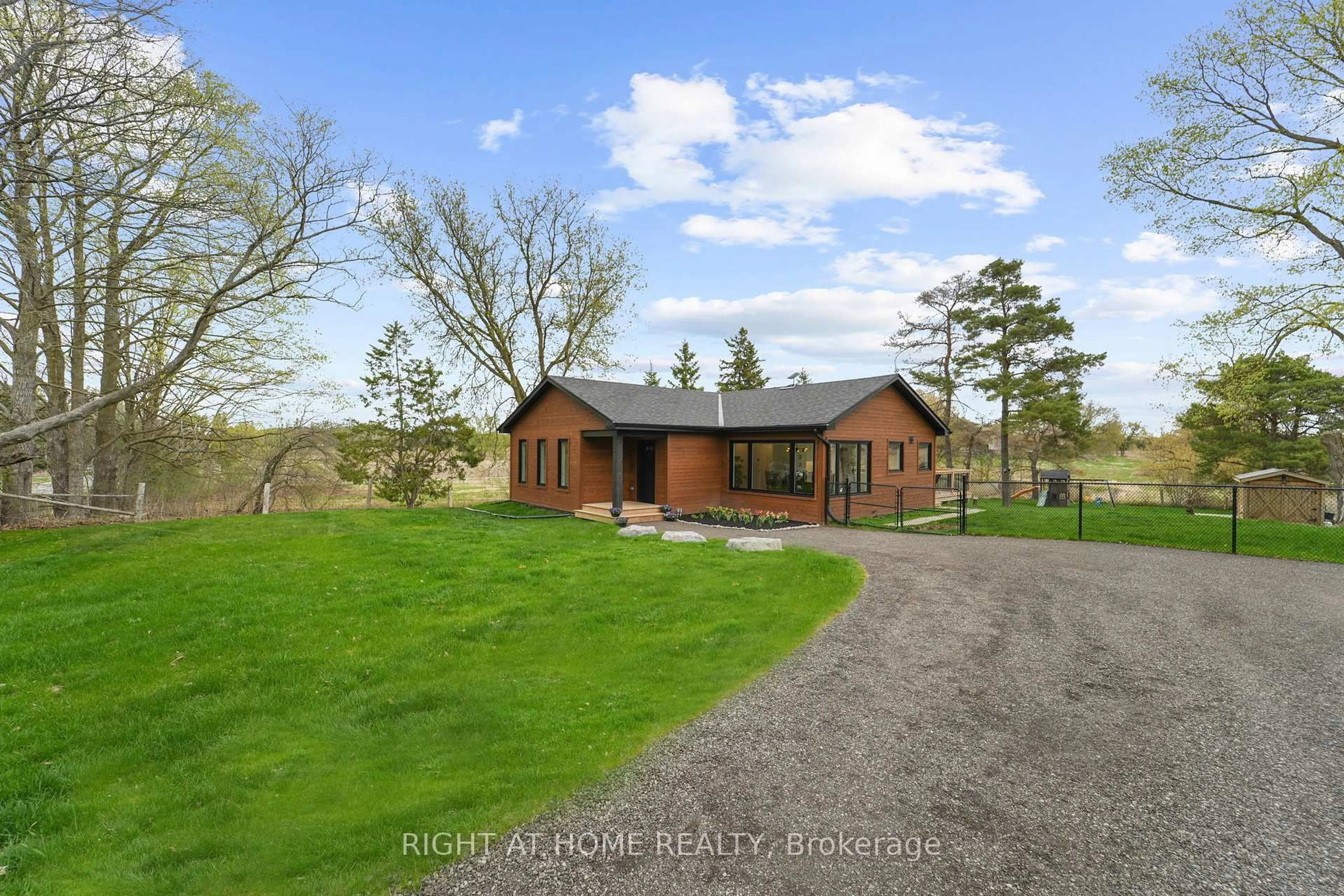 A pic from outside/outdoor area/front of a property/back of a property/a pic from drone, unknown for 17083 Warden Ave, Whitchurch-Stouffville Ontario L4A 2W1