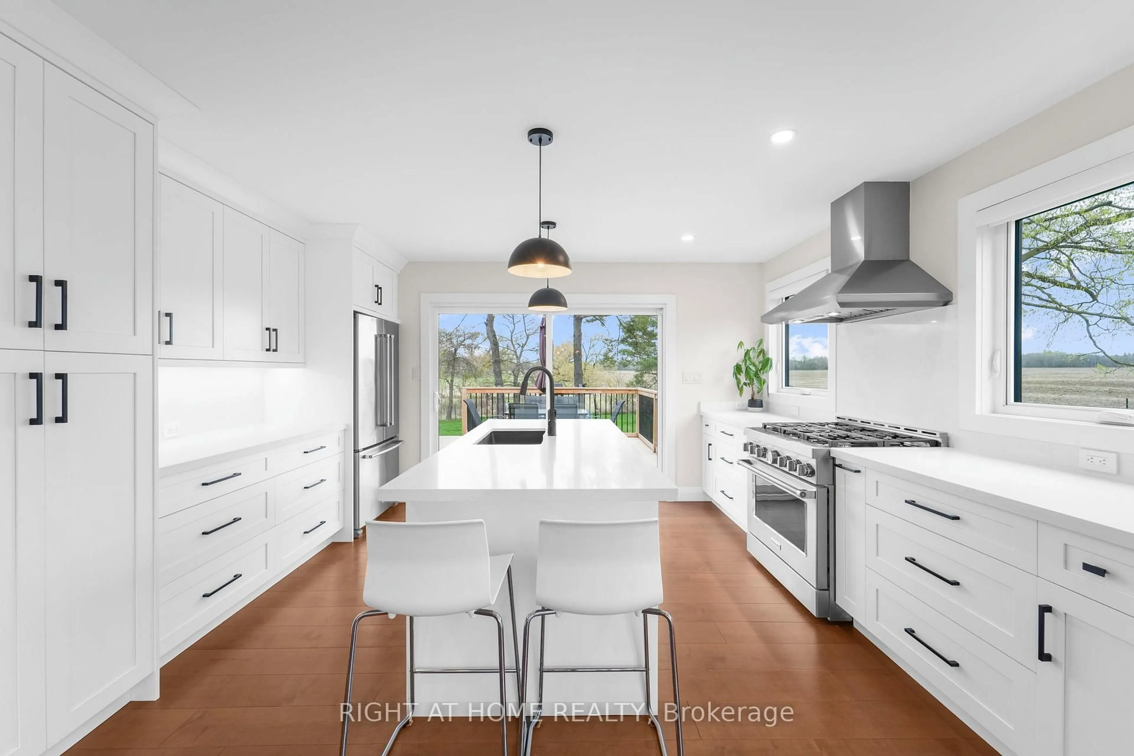 Contemporary kitchen, ceramic/tile floor for 17083 Warden Ave, Whitchurch-Stouffville Ontario L4A 2W1
