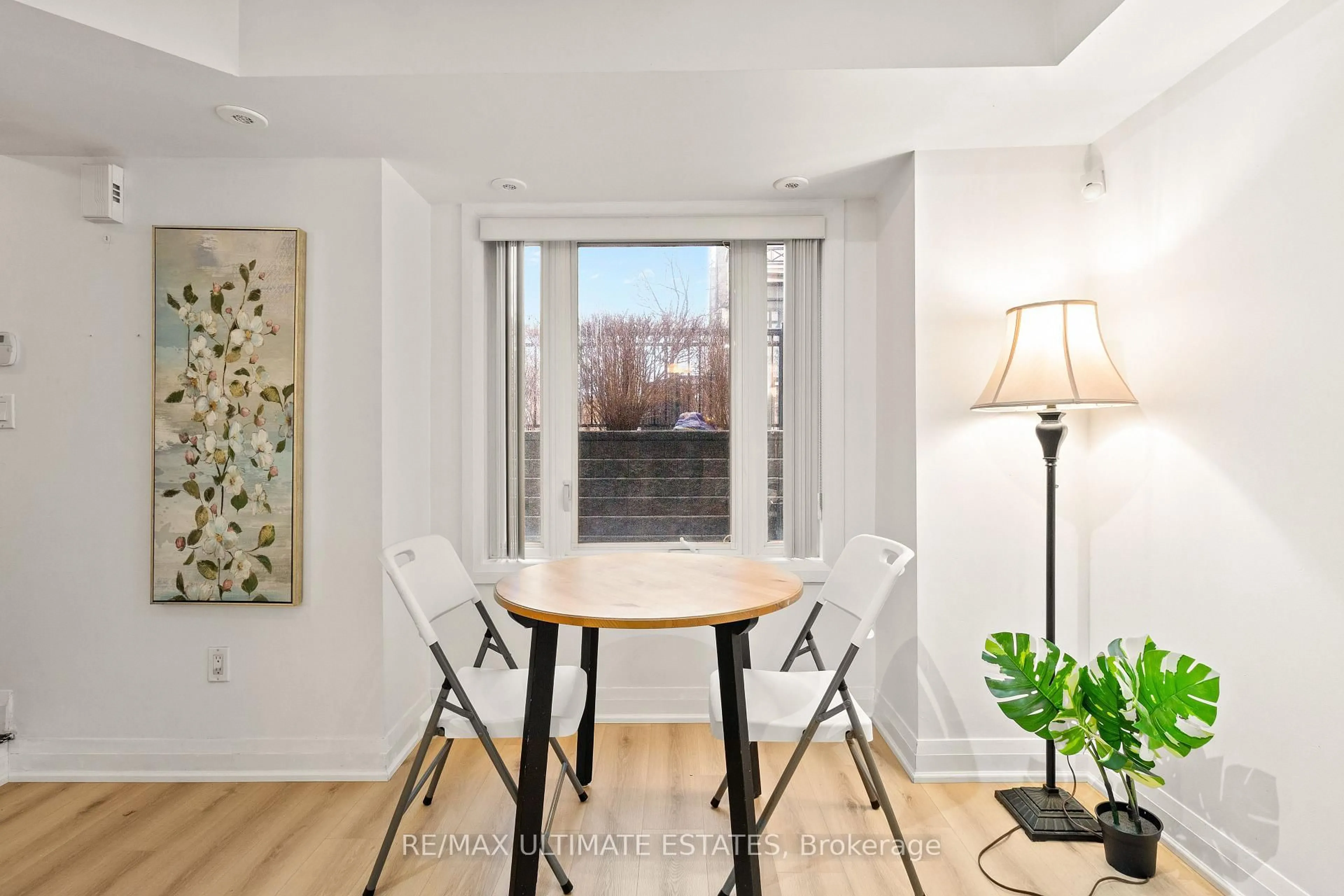 A pic of a room for 318 John St #123, Markham Ontario L3T 0B1