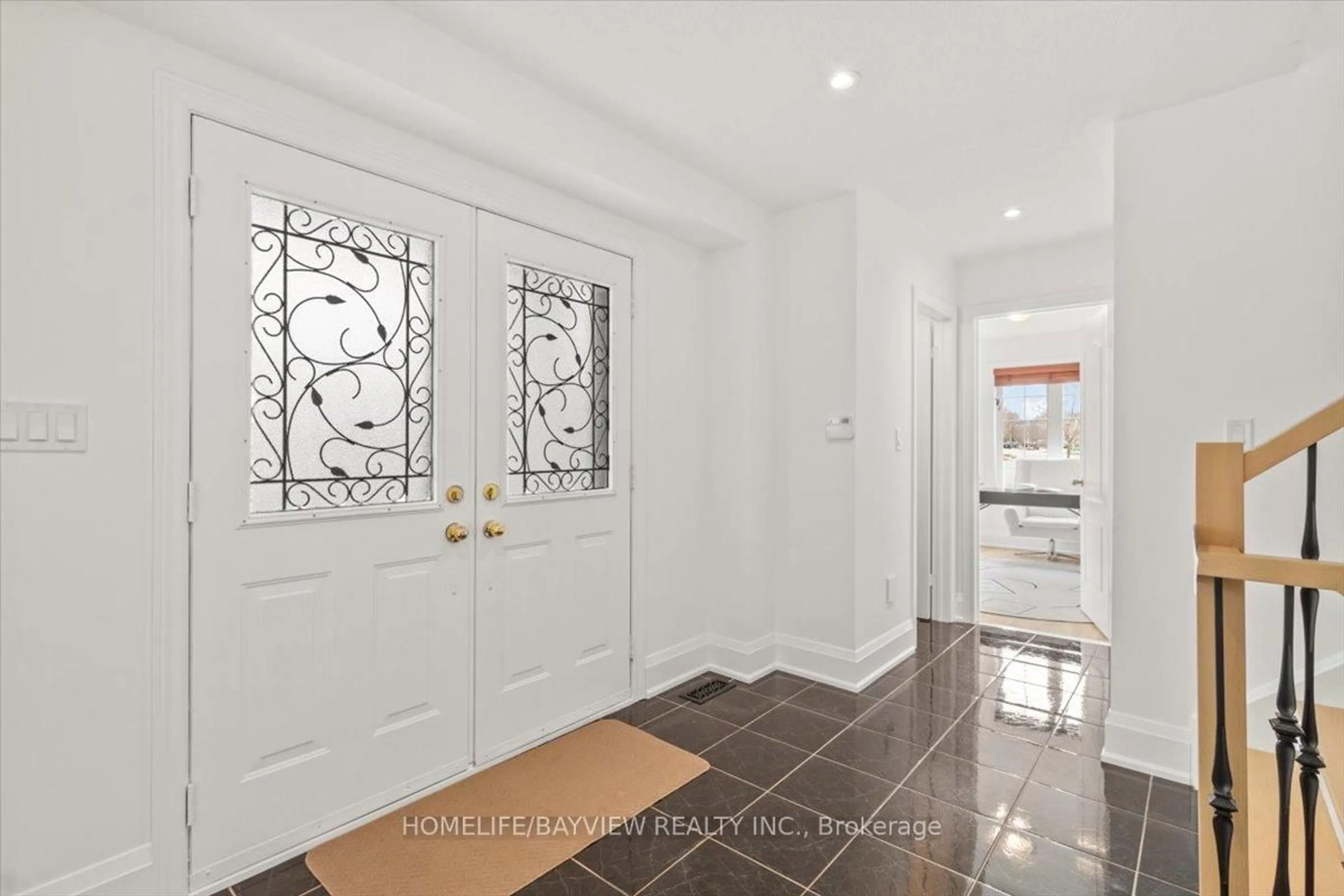 Indoor entryway for 98 Lena Dr, Richmond Hill Ontario L4S 2G8